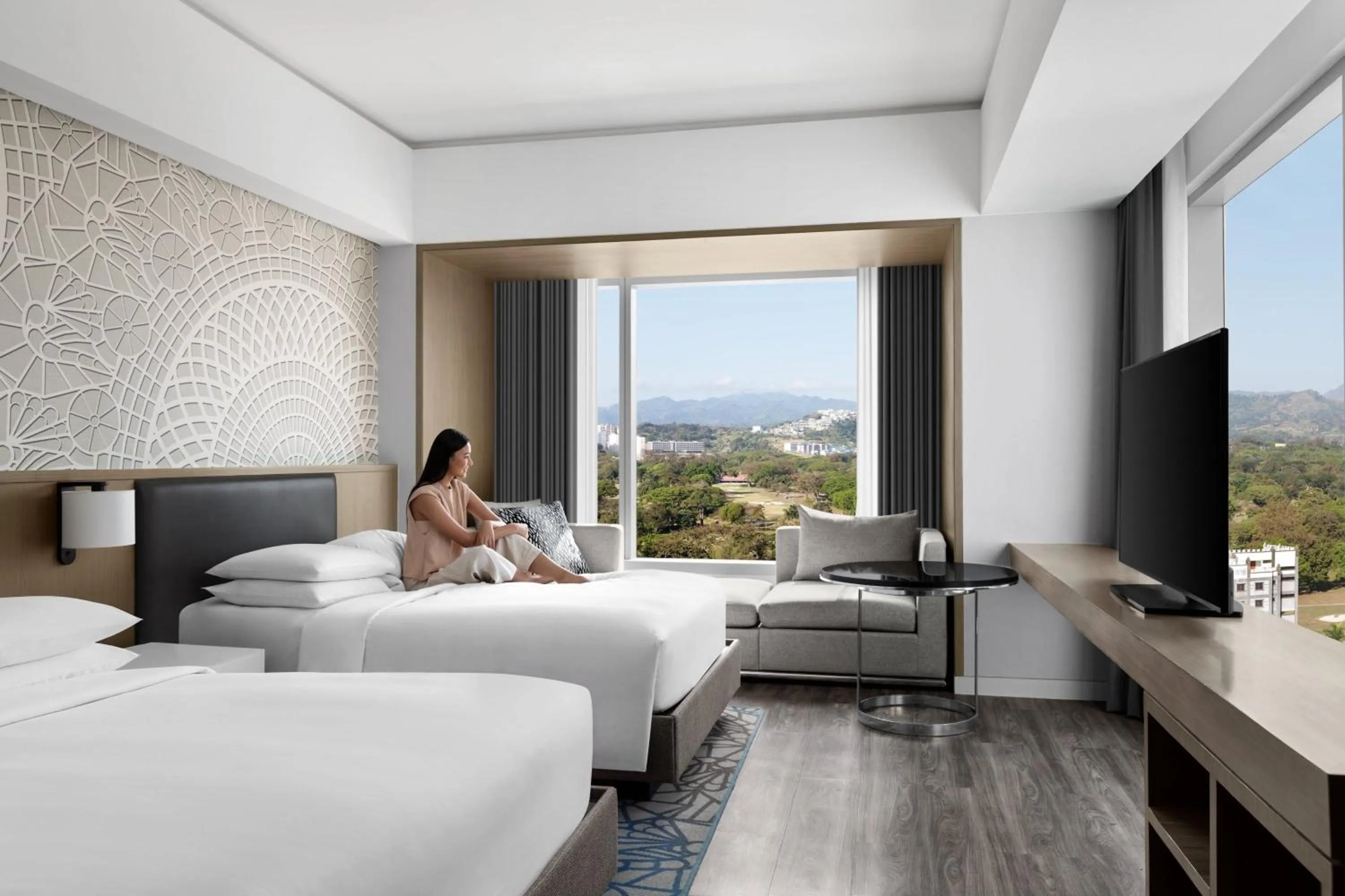 Photo of the whole room, Bed in Clark Marriott Hotel