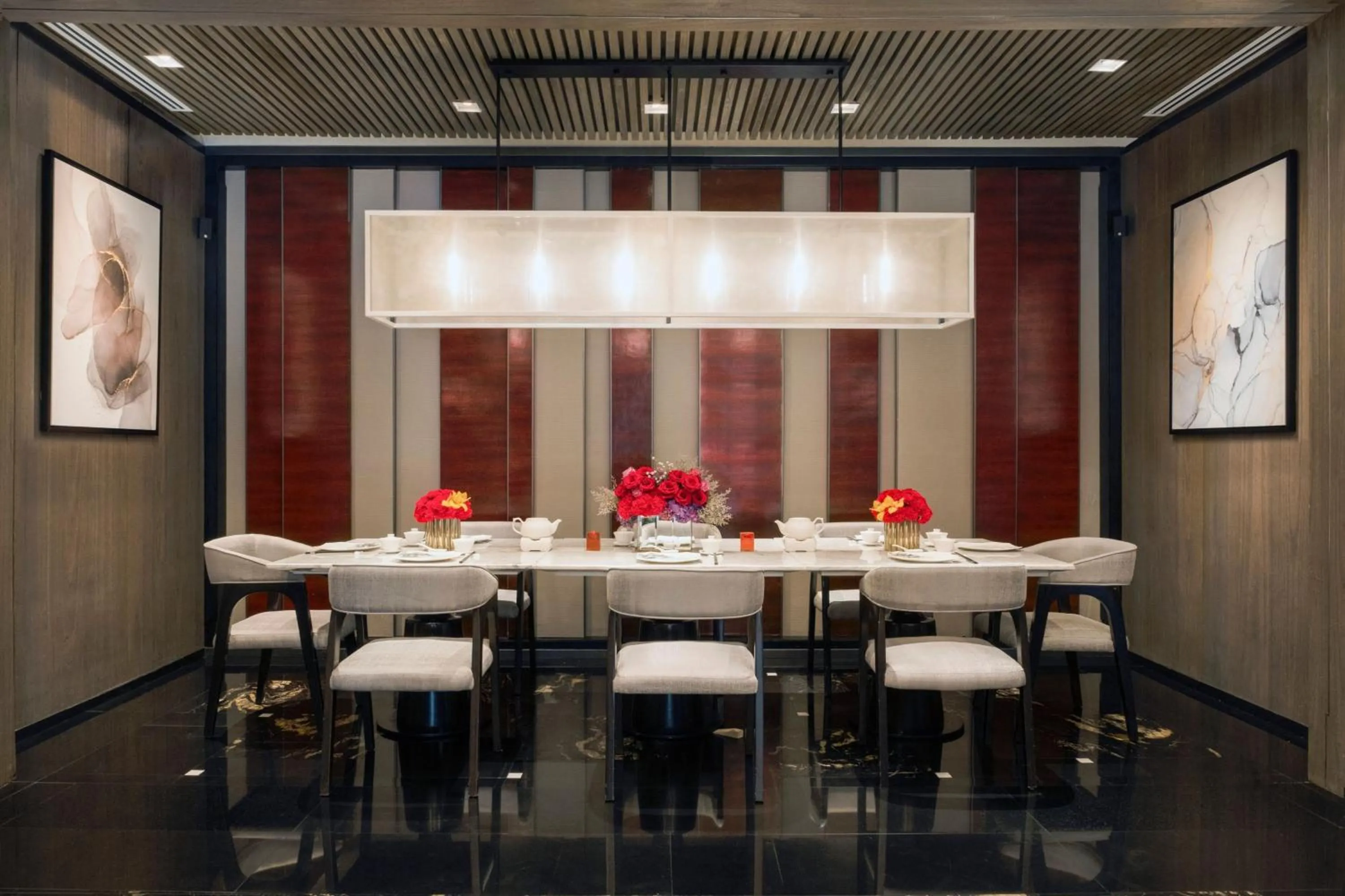 Restaurant/places to eat in Clark Marriott Hotel