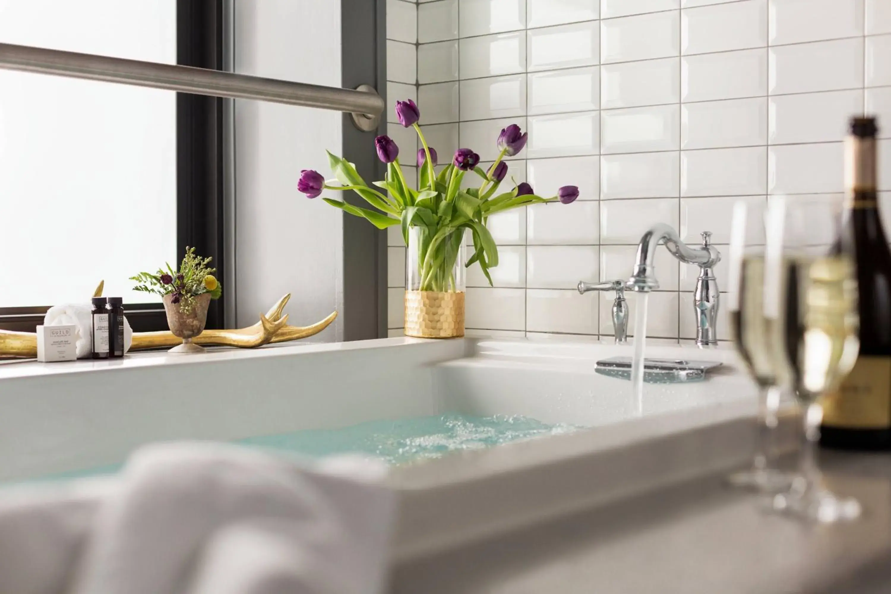 Bathroom in Hotel Northland, Autograph Collection Bathroom in Hotel Northland, Autograph Collection