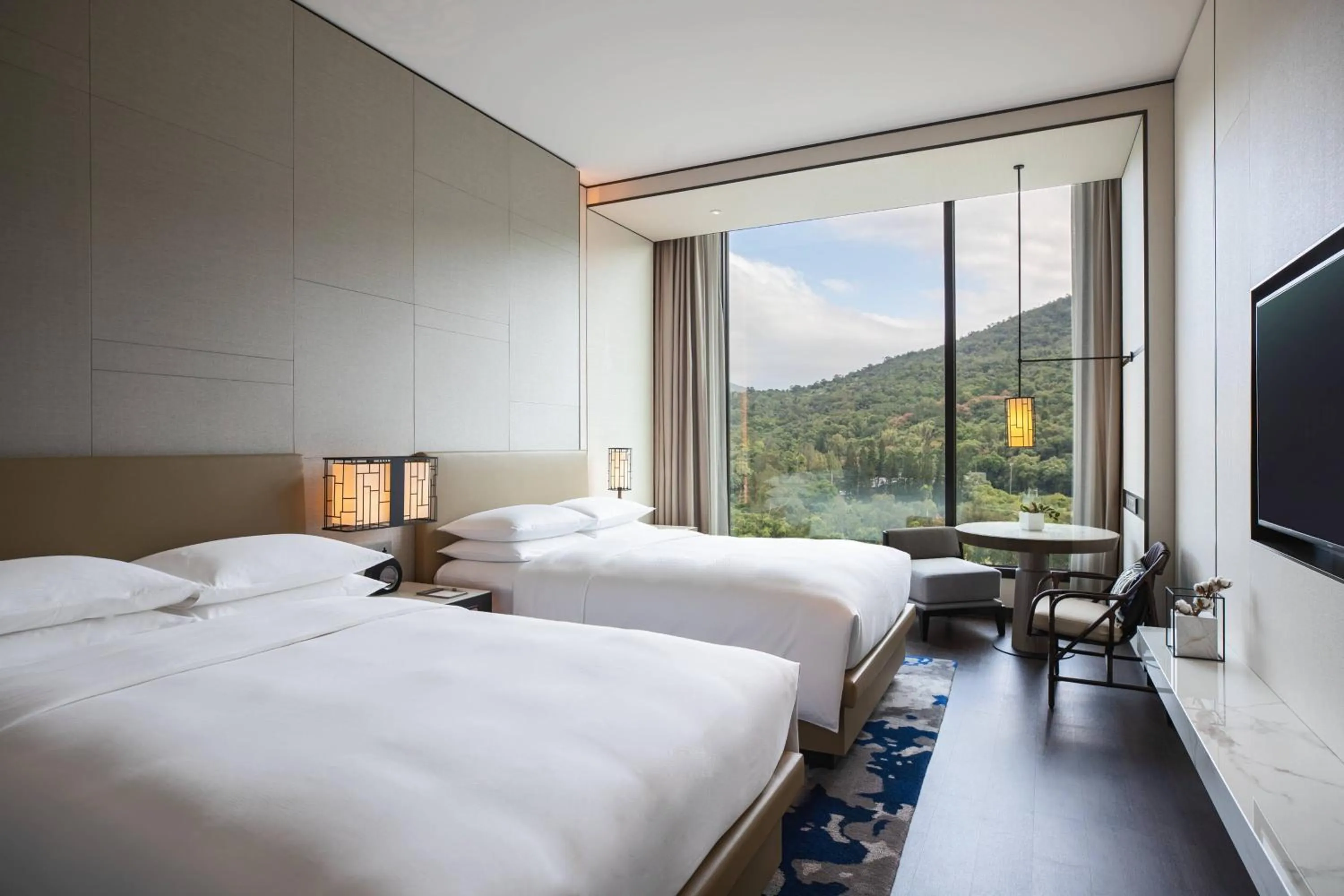 Photo of the whole room, Bed in Renaissance Taipei Shihlin Hotel