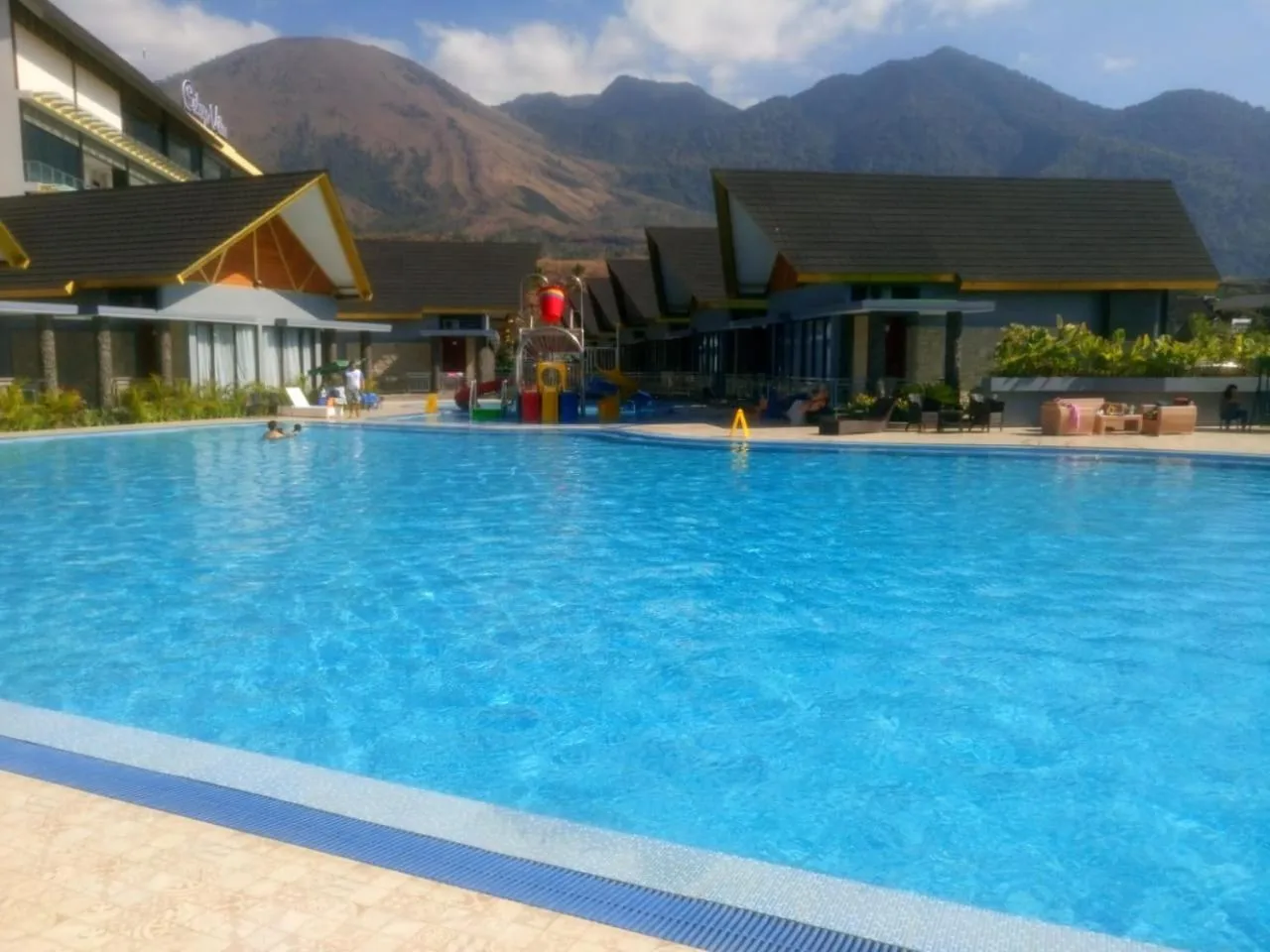 Swimming pool in Cahaya Villa Garut