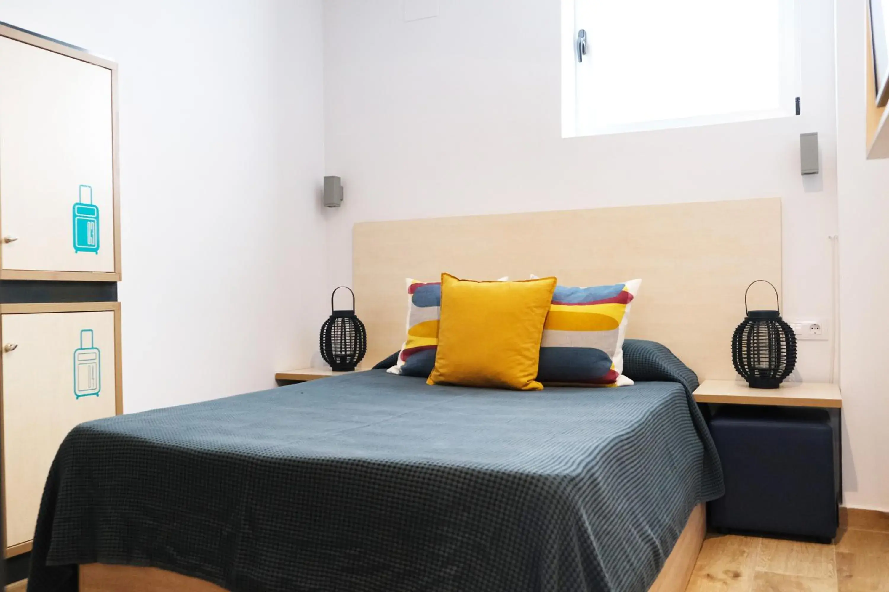 Doble room with private interior bathroom - single occupancy in TAKE SURF Hostel Conil Doble room with private interior bathroom - single occupancy in TAKE SURF Hostel Conil