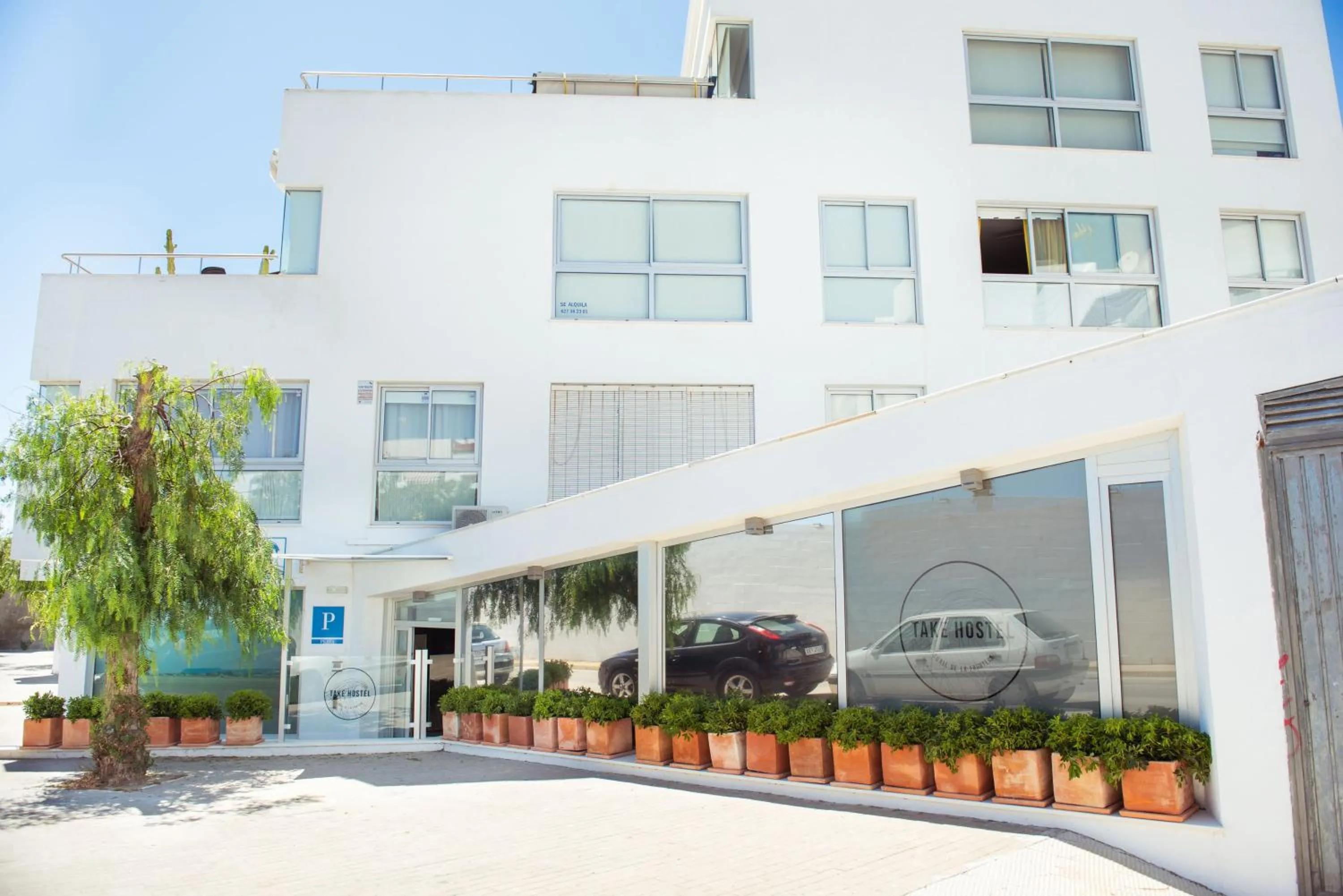 Property building in TAKE SURF Hostel Conil