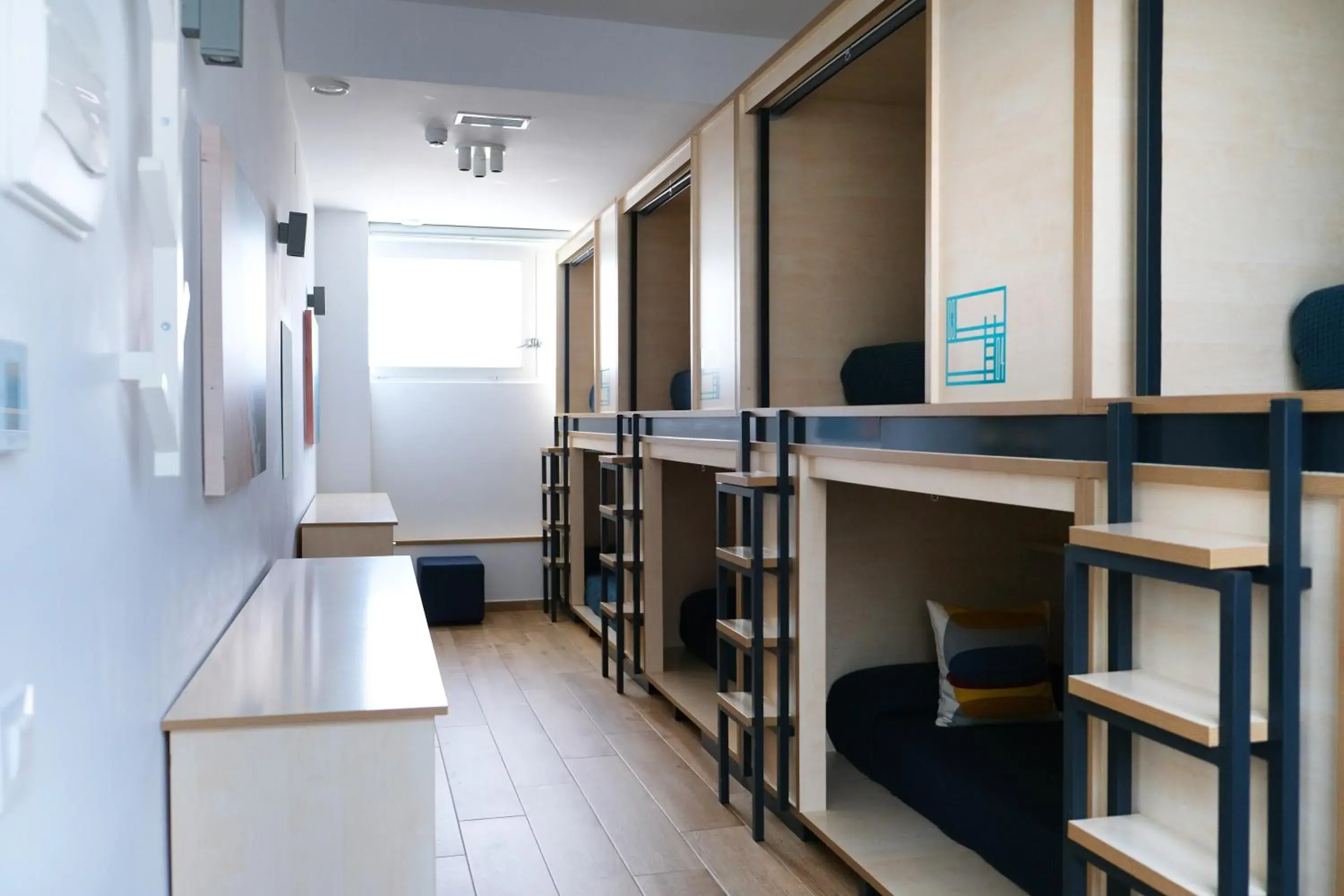 Bed in 8-Bed Mixed Dormitory Room in TAKE SURF Hostel Conil Bed in 8-Bed Mixed Dormitory Room in TAKE SURF Hostel Conil