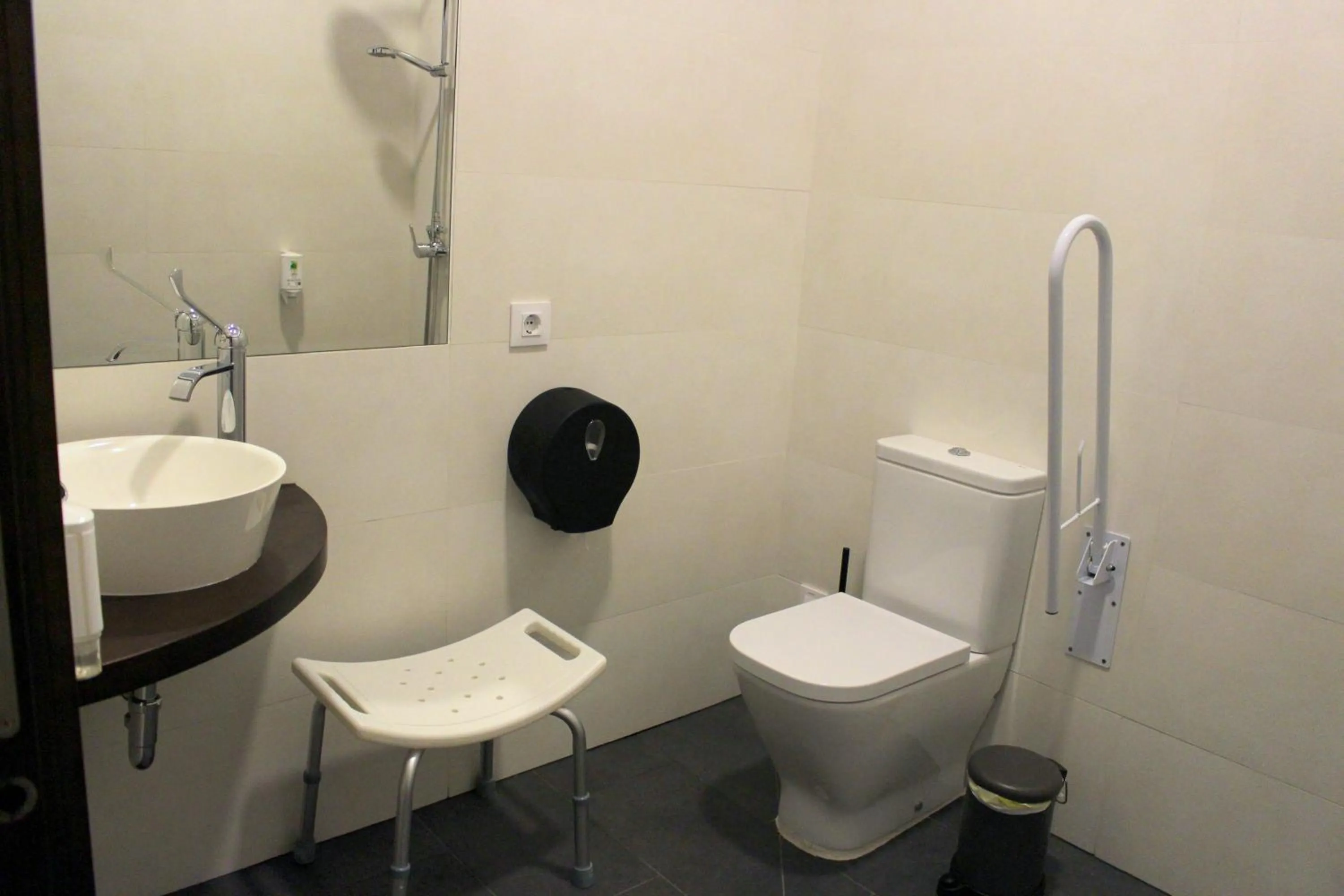 Toilet in TAKE SURF Hostel Conil