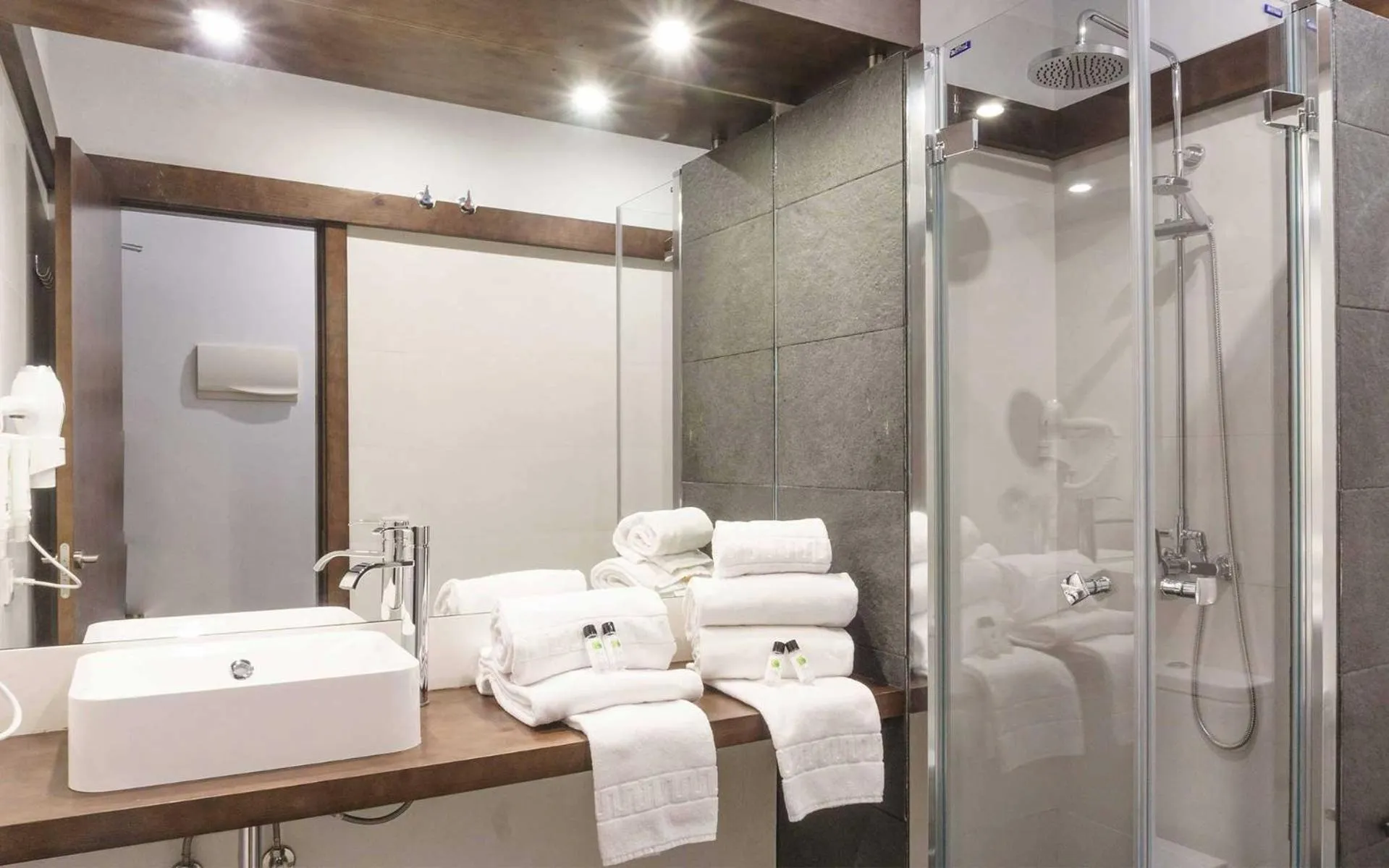 Shower in TAKE SURF Hostel Conil