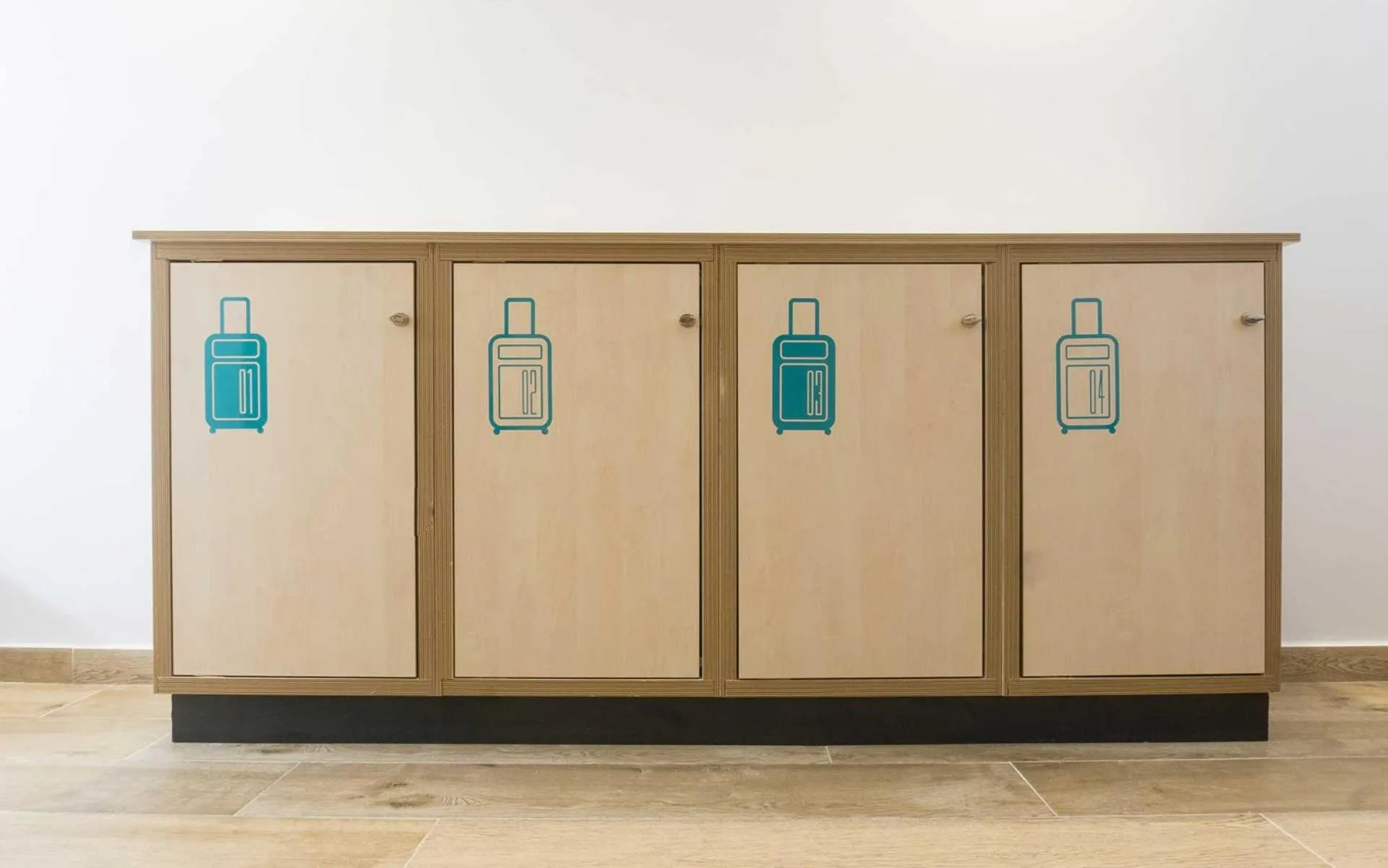 wardrobe in TAKE SURF Hostel Conil