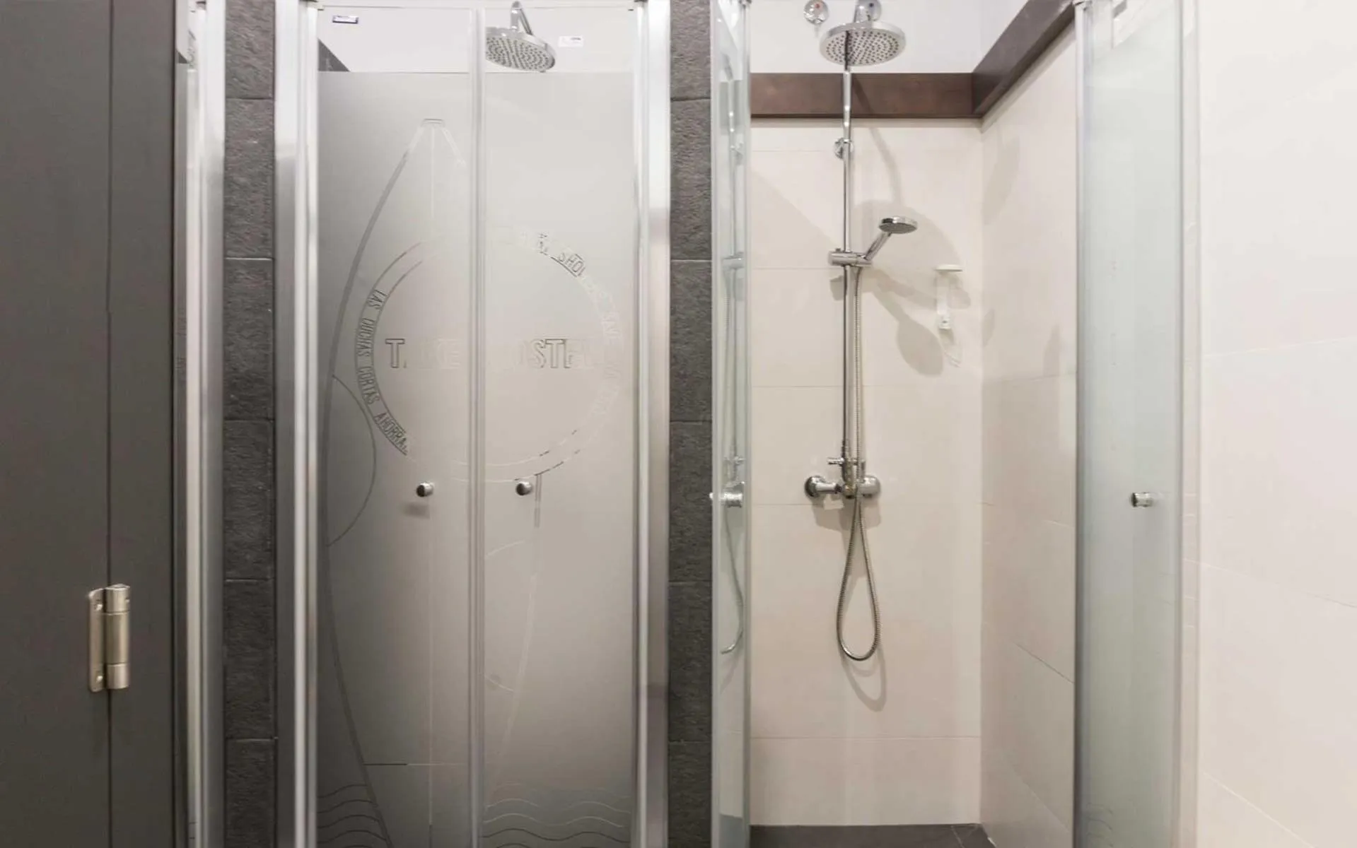 Shower in TAKE SURF Hostel Conil