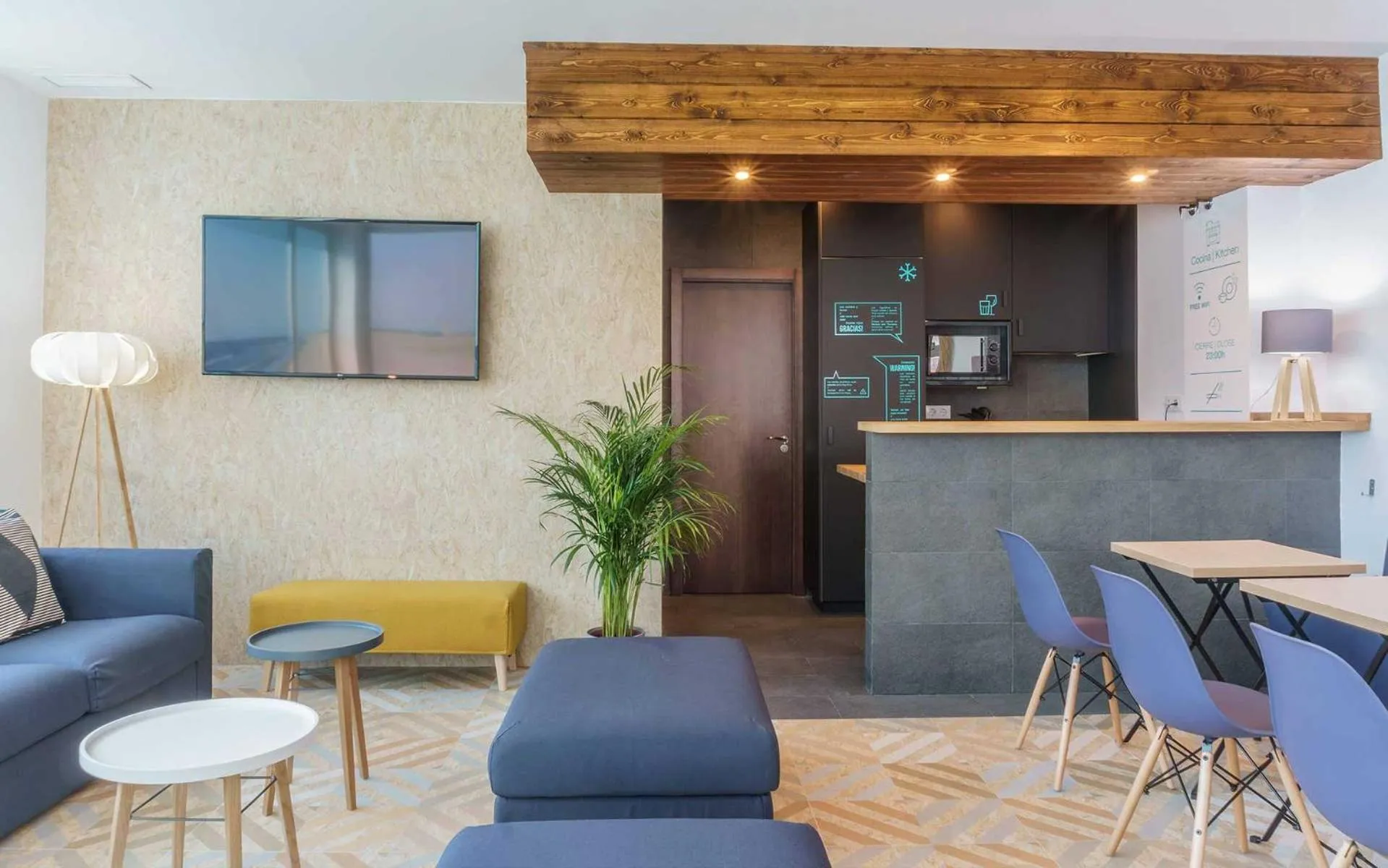 Kitchen or kitchenette in TAKE SURF Hostel Conil