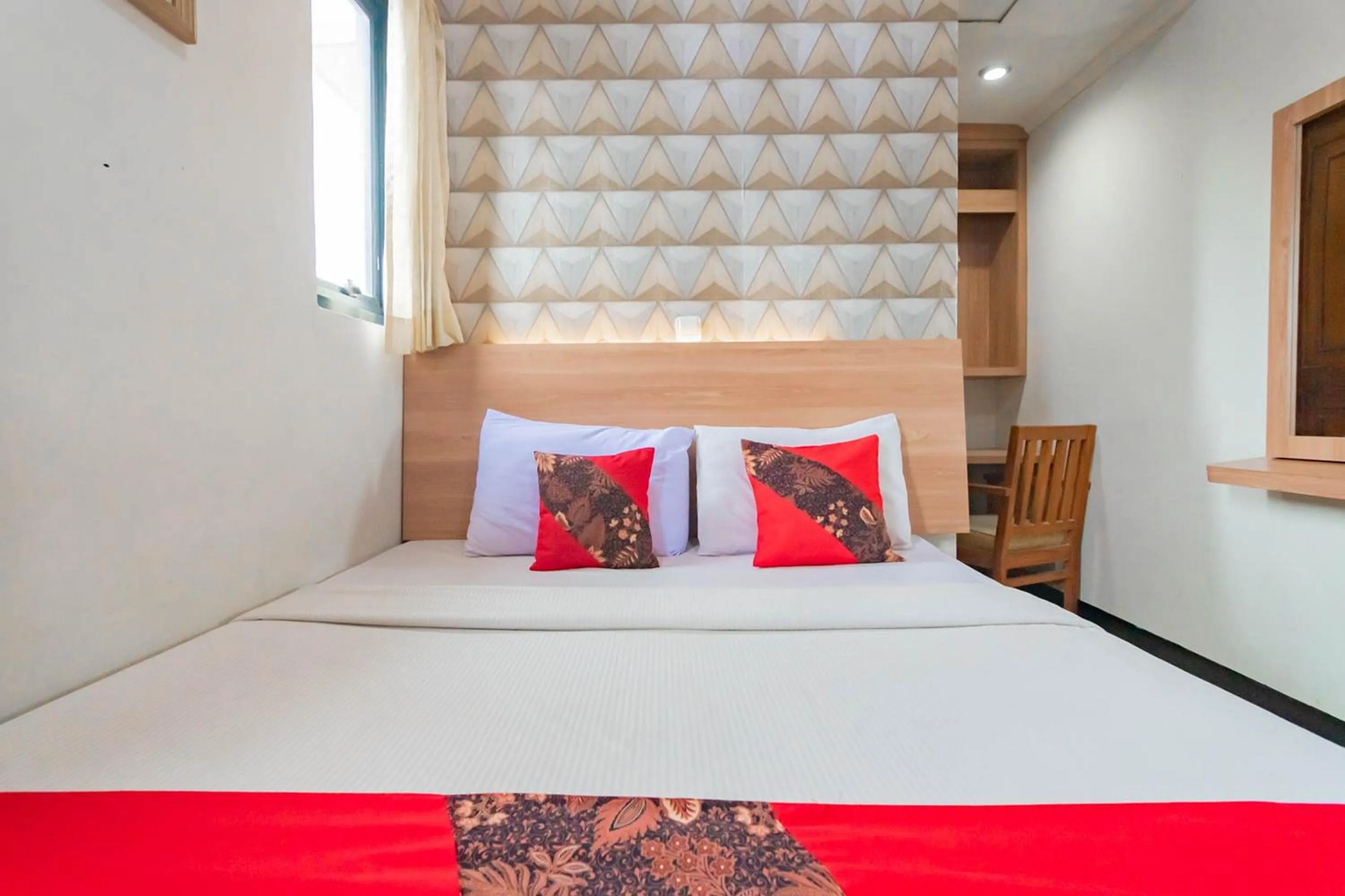 Bed in Cihampelas Hotel 2 Mitra RedDoorz