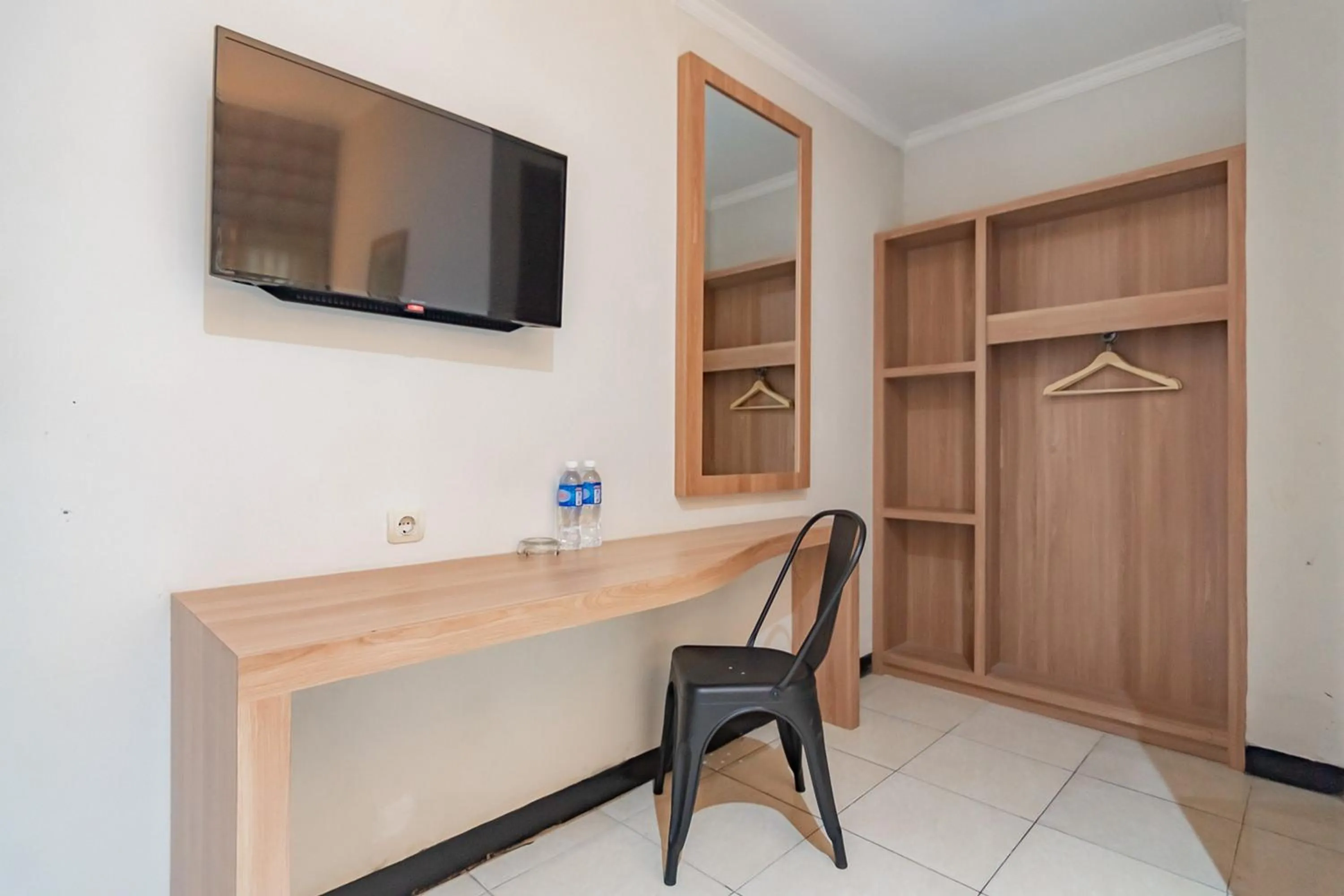 Cihampelas Hotel 2 Mitra RedDoorz