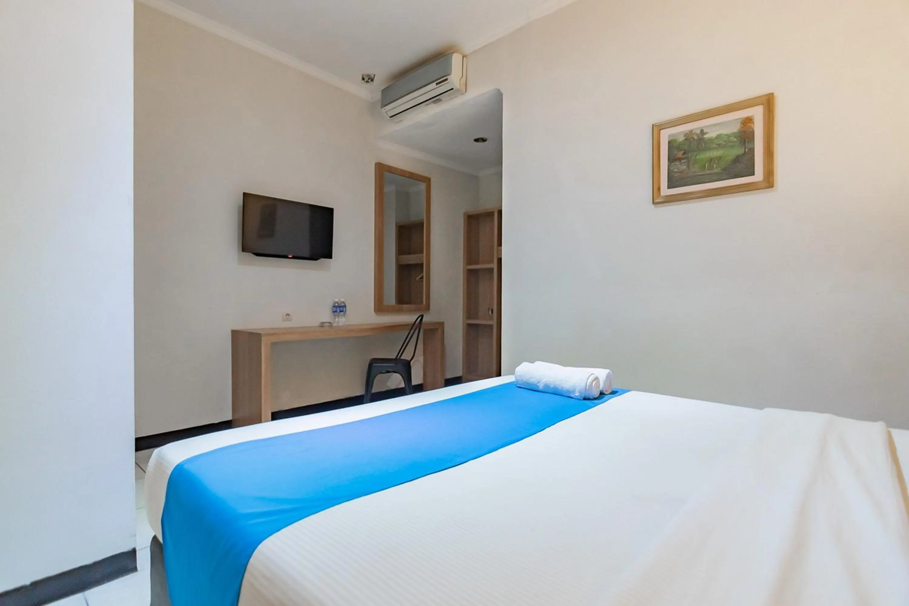 Bed in Cihampelas Hotel 2 Mitra RedDoorz