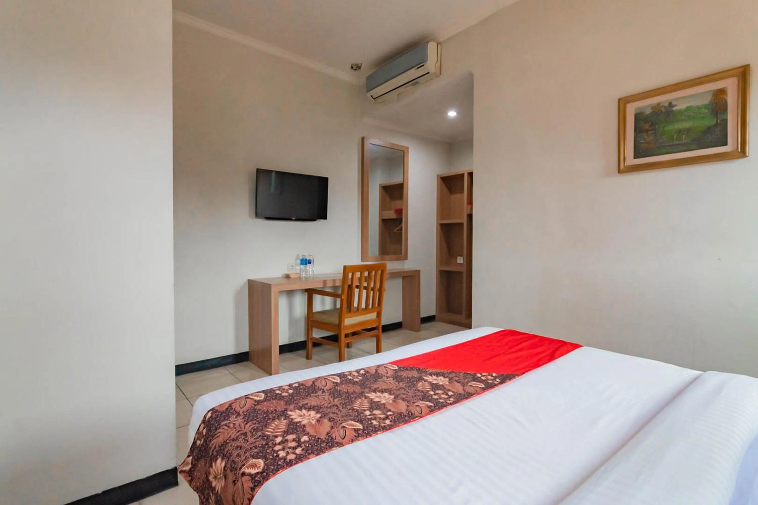 Bed in Cihampelas Hotel 2 Mitra RedDoorz