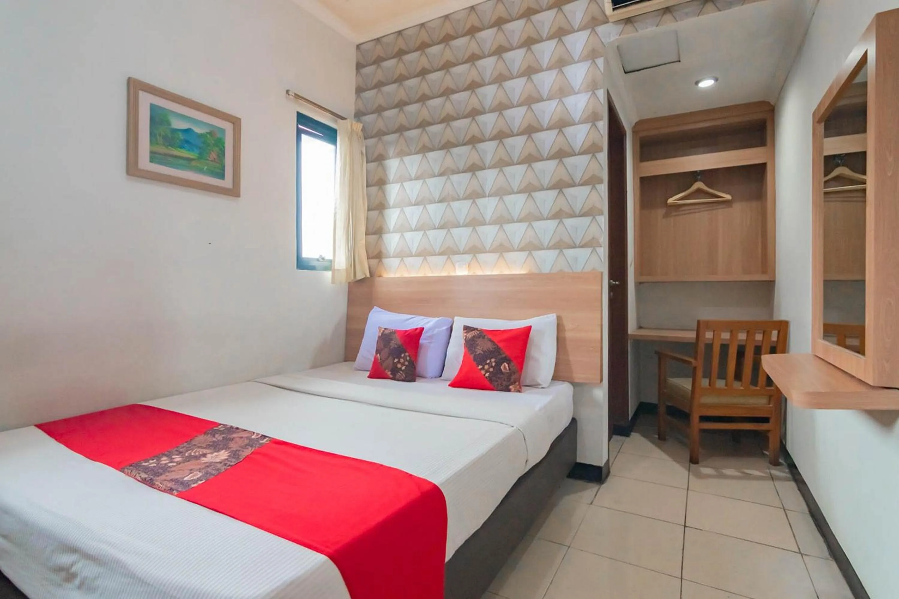 Bed in Cihampelas Hotel 2 Mitra RedDoorz