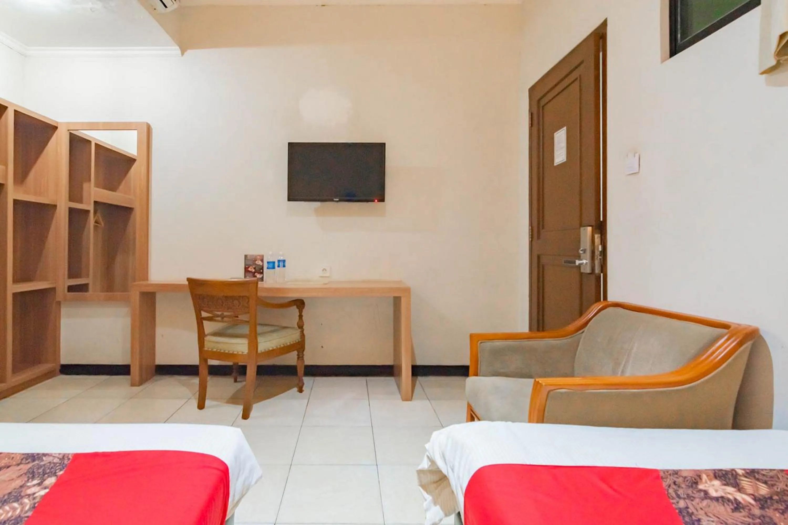 Bed in Cihampelas Hotel 2 Mitra RedDoorz