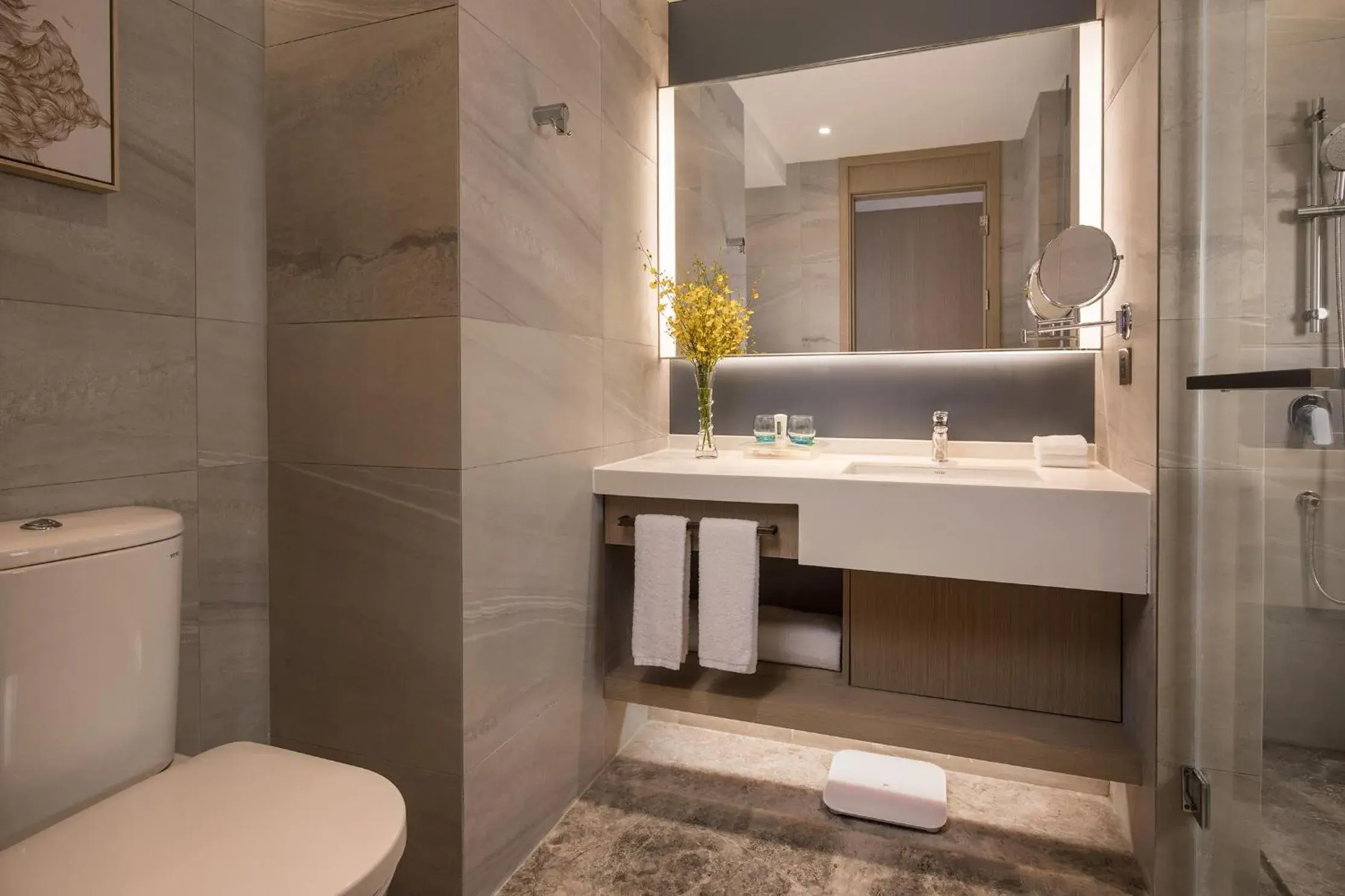 Bathroom in Holiday Inn - Nanjing South Station by IHG Bathroom in Holiday Inn - Nanjing South Station by IHG