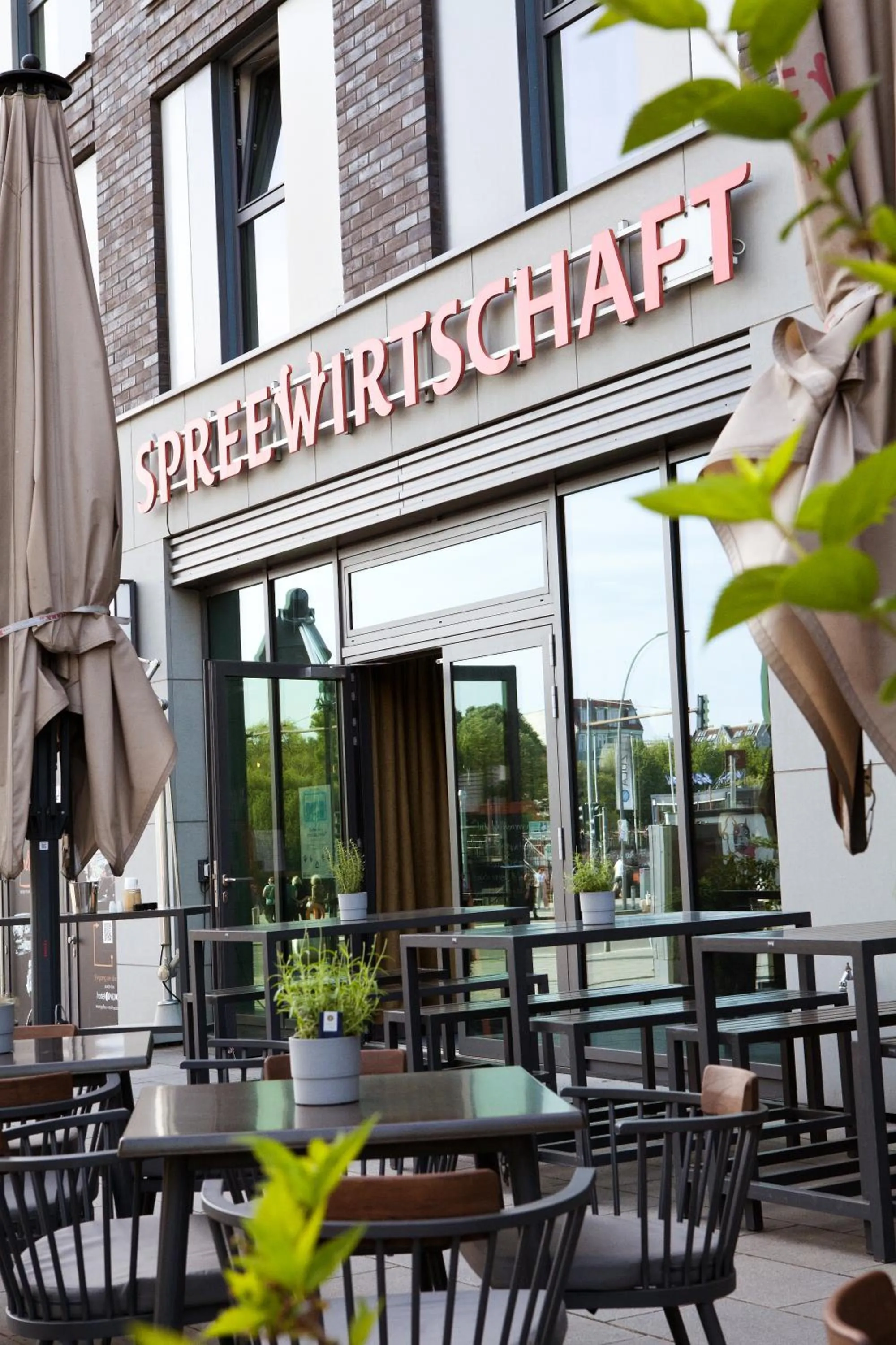 Restaurant/places to eat in Hotel Indigo Berlin - East Side Gallery