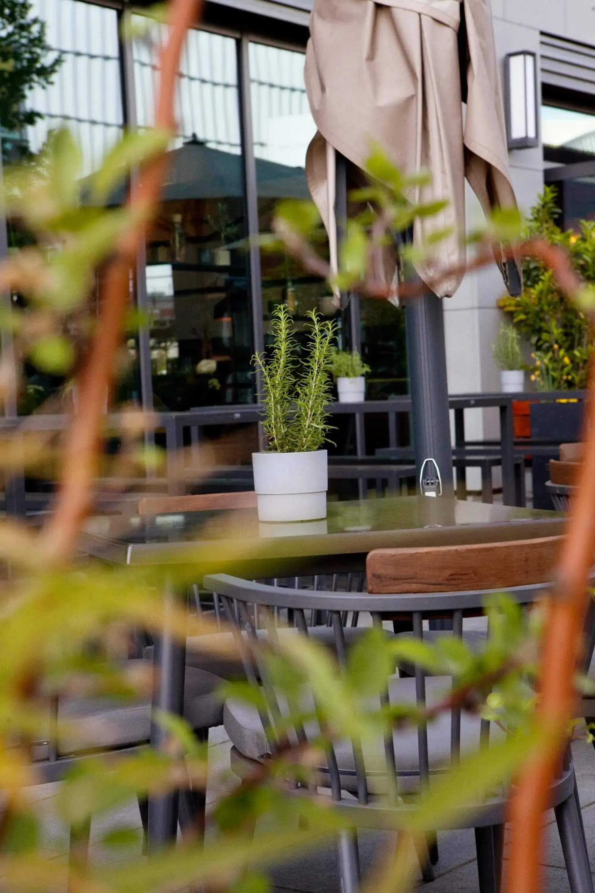 Property building in Hotel Indigo Berlin - East Side Gallery Property building in Hotel Indigo Berlin - East Side Gallery