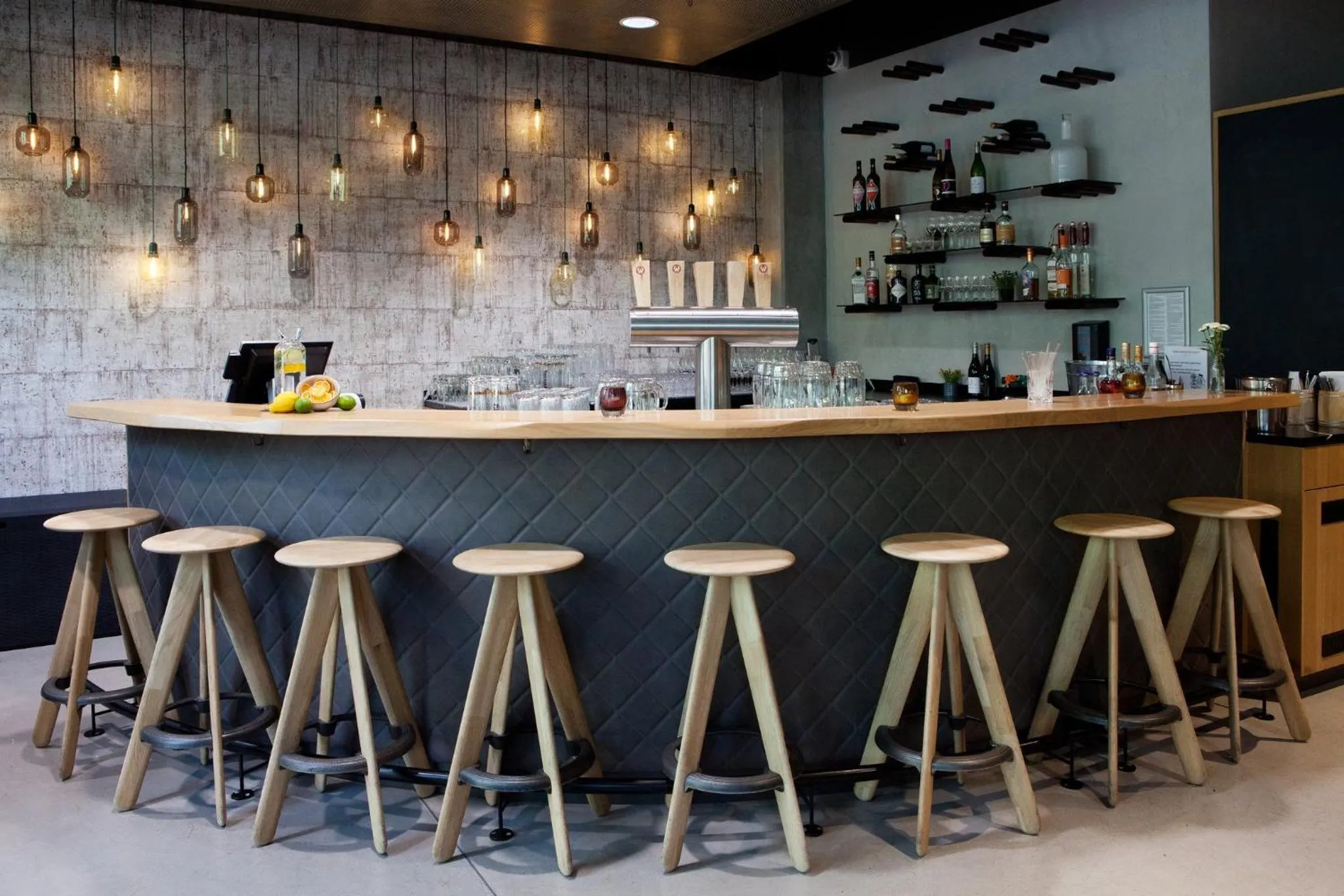 Lounge or bar in Hotel Indigo Berlin - East Side Gallery