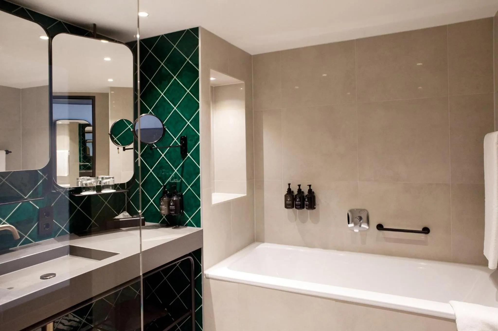 Bathroom in Hotel Indigo Berlin - East Side Gallery