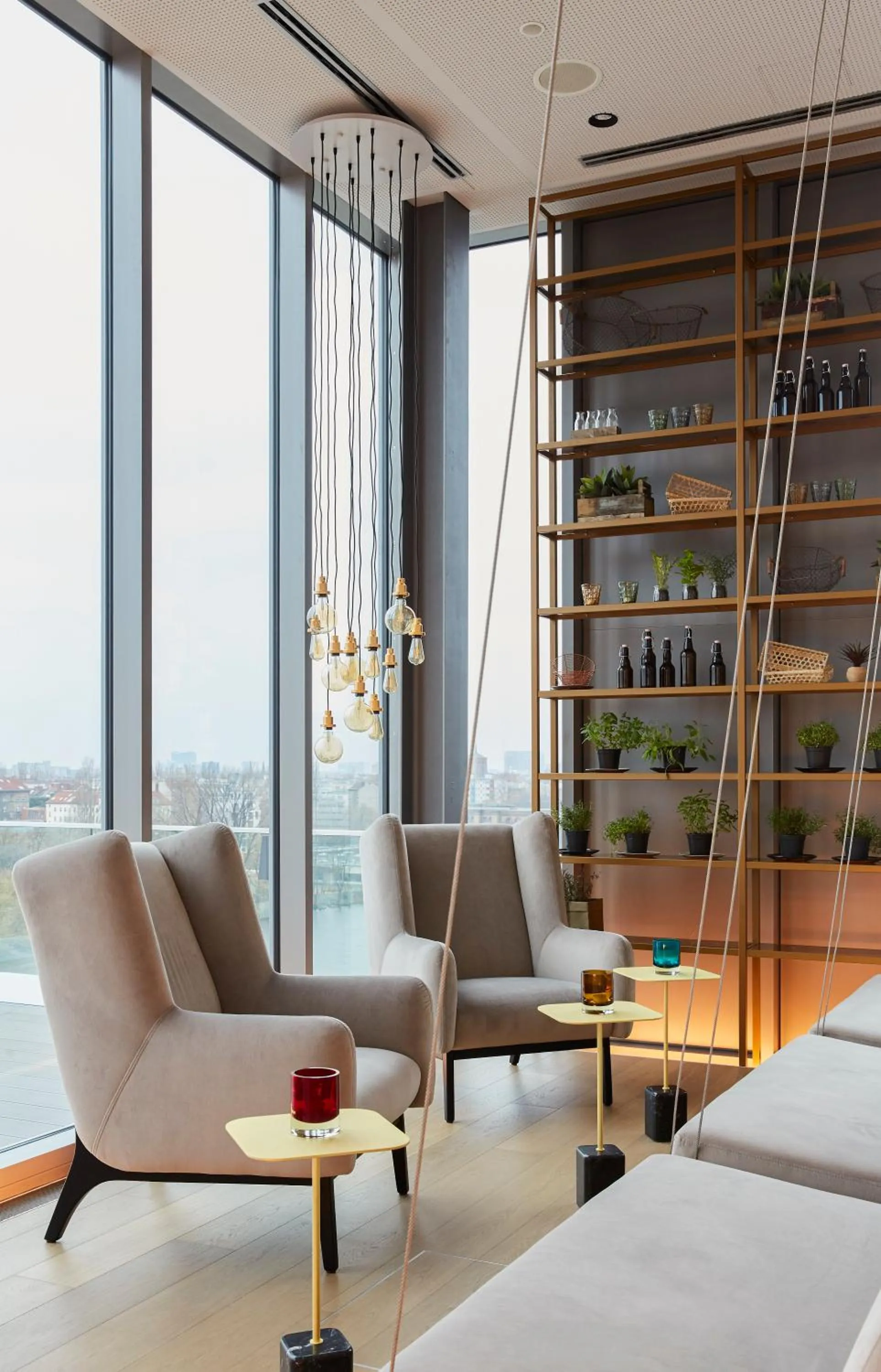 Living room in Hotel Indigo Berlin - East Side Gallery