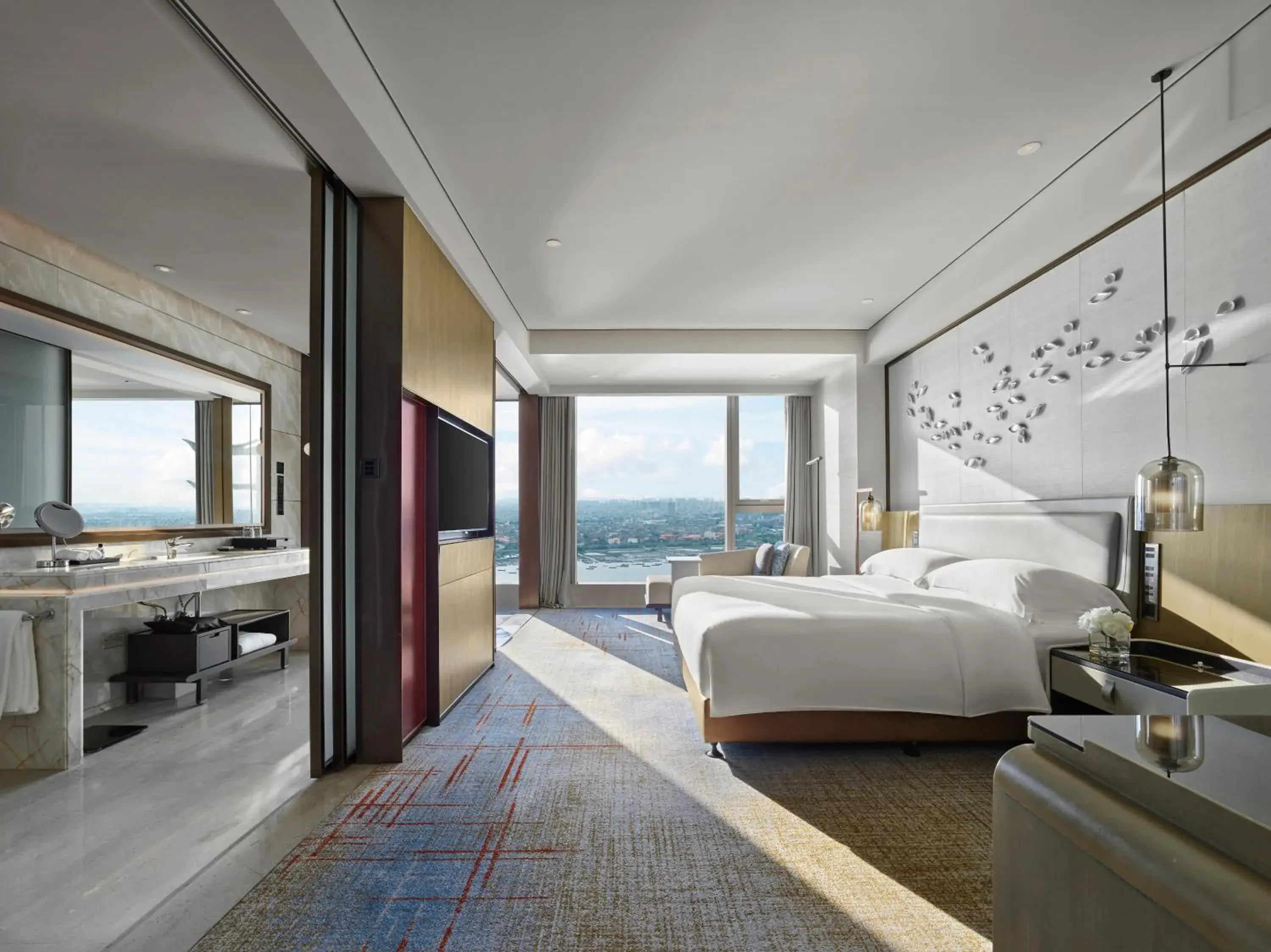 Classic King Room with River View - High Floor in InterContinental Quanzhou by IHG Classic King Room with River View - High Floor in InterContinental Quanzhou by IHG