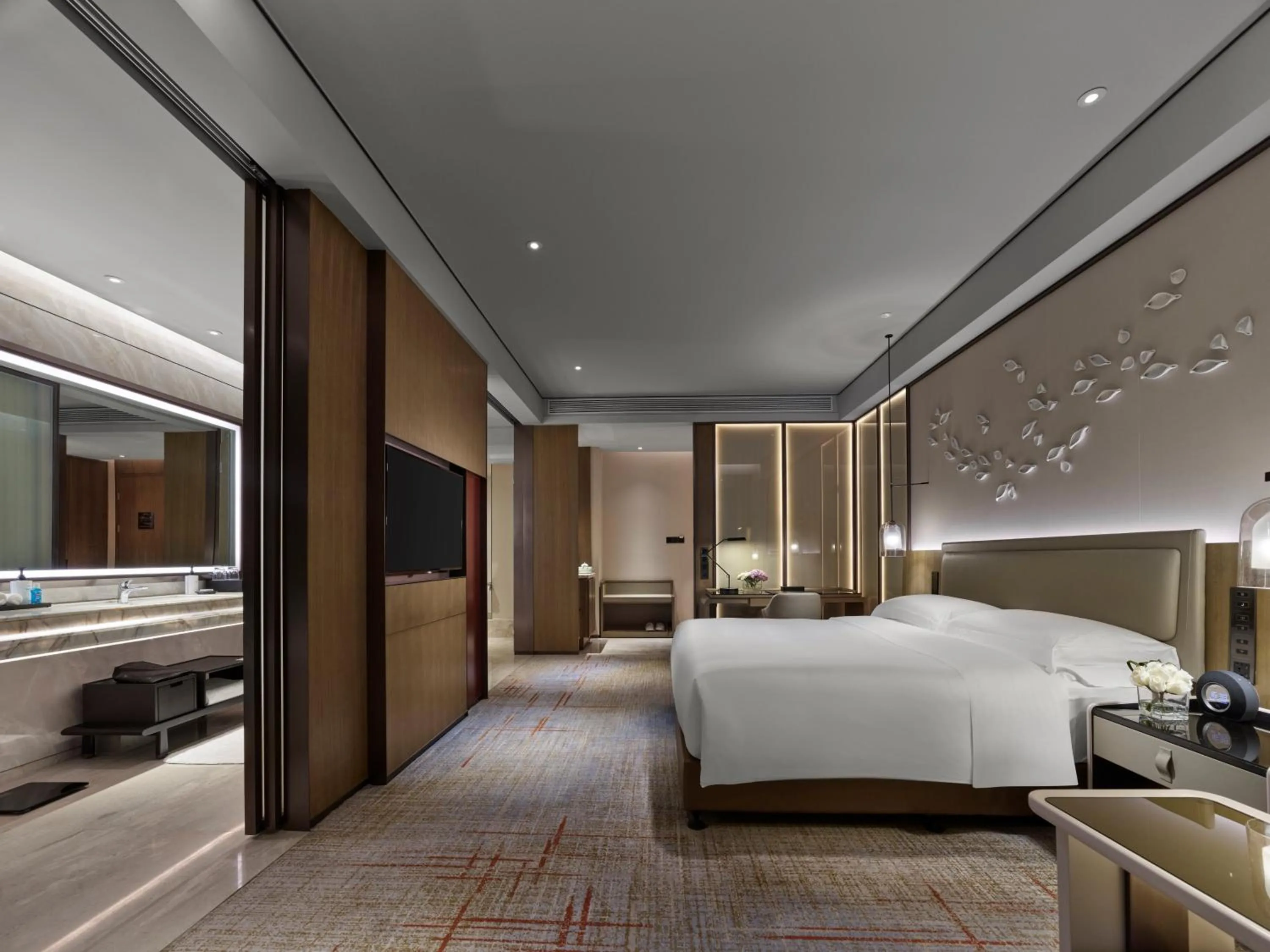 Photo of the whole room, Bed in InterContinental Quanzhou by IHG