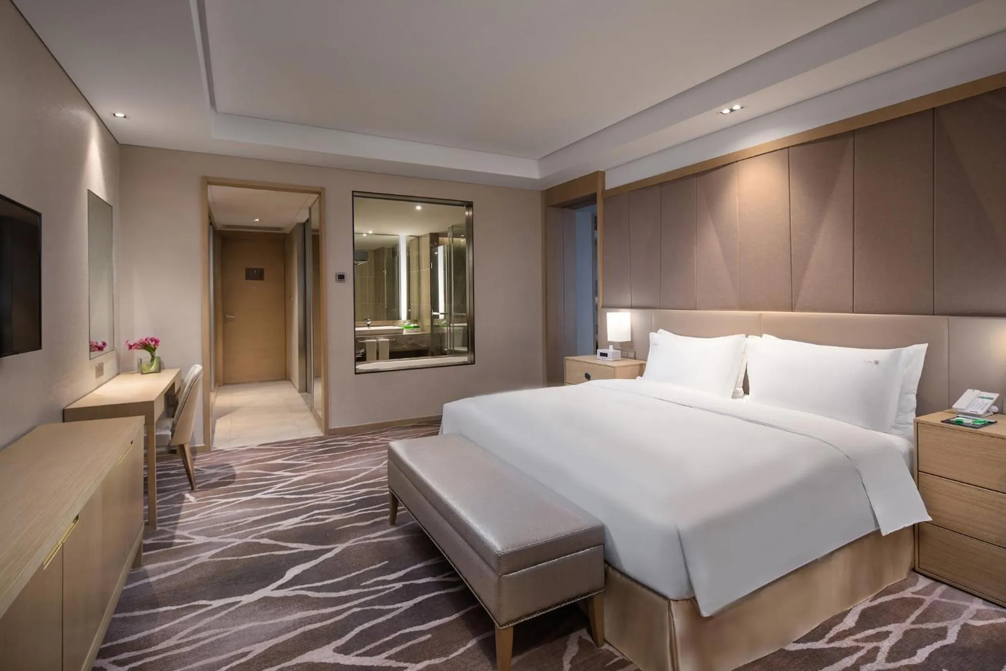 Photo of the whole room, Bed in Holiday Inn Wuxi Taihu New City by IHG