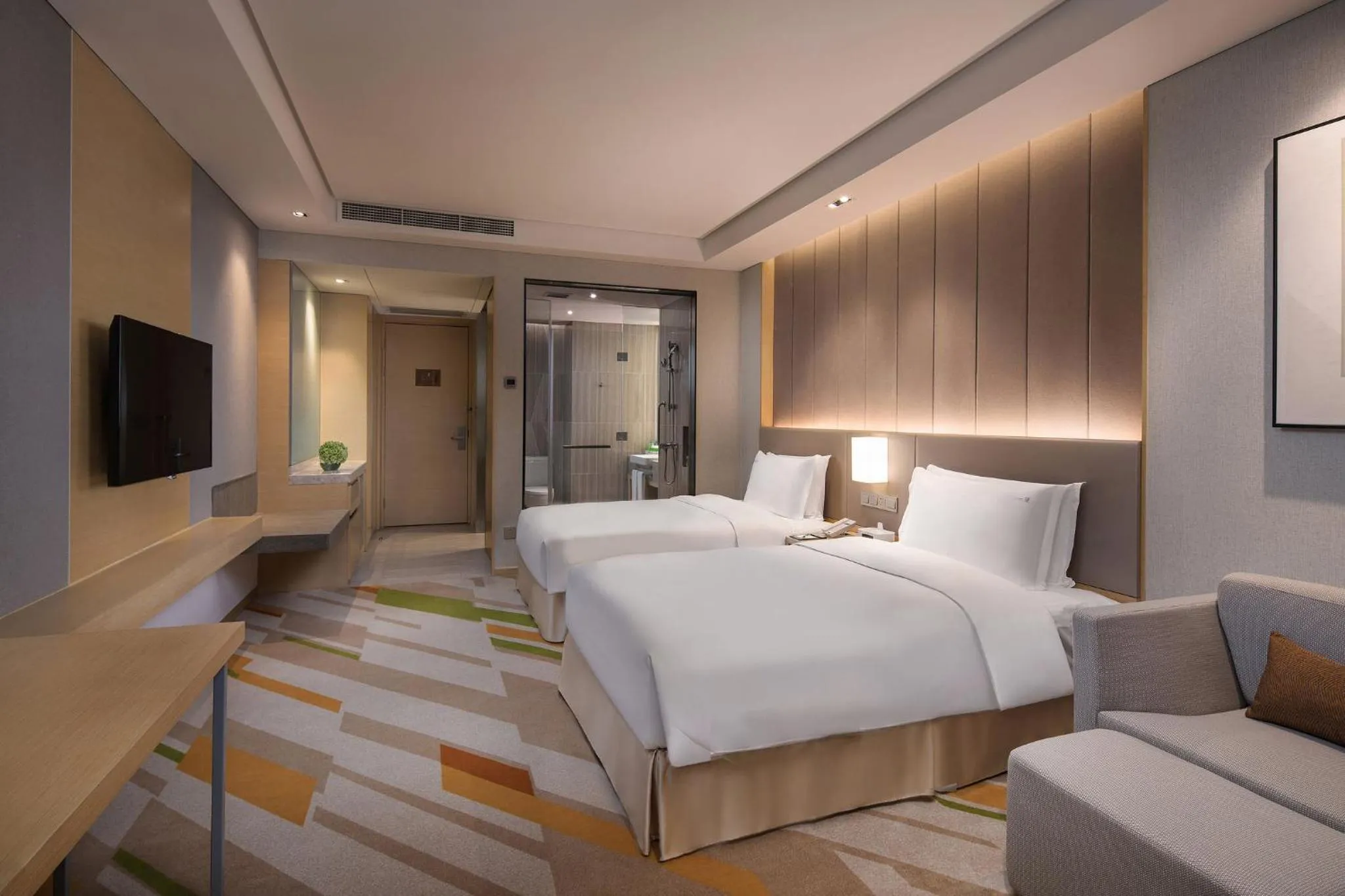 Photo of the whole room, Bed in Holiday Inn Wuxi Taihu New City by IHG