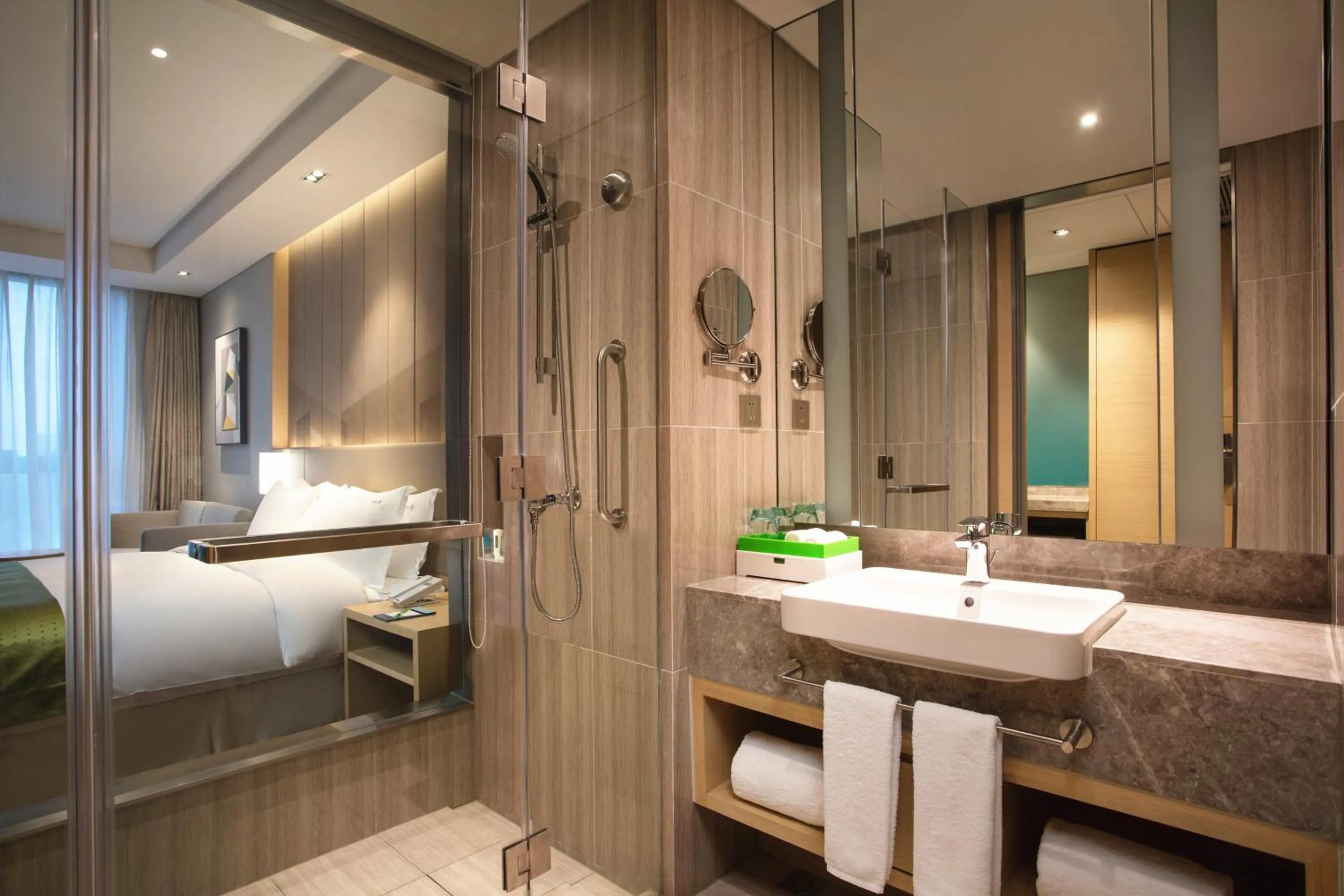 Bathroom, Bed in Holiday Inn Wuxi Taihu New City by IHG