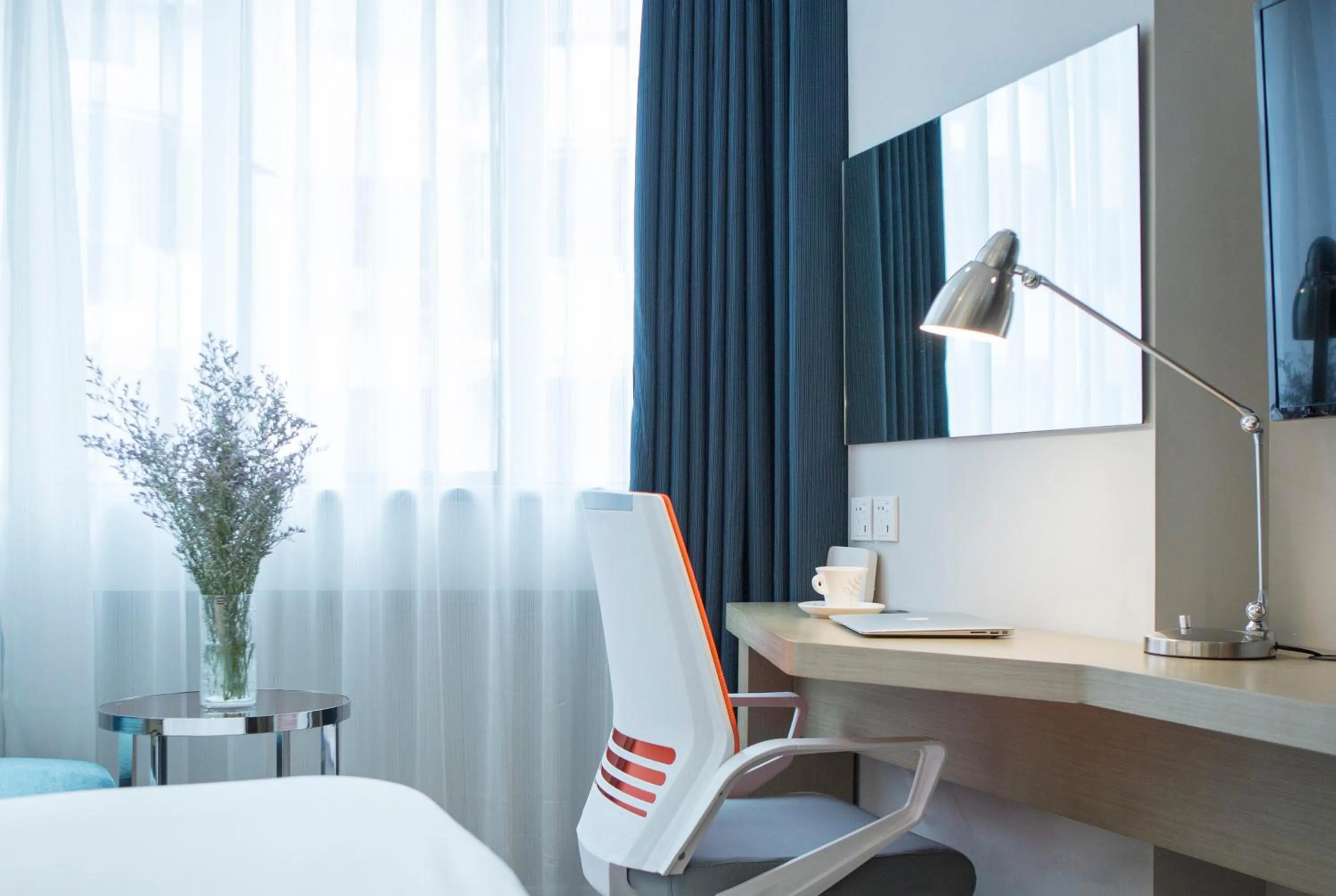 Photo of the whole room in Holiday Inn Express - Xiamen City Center by IHG