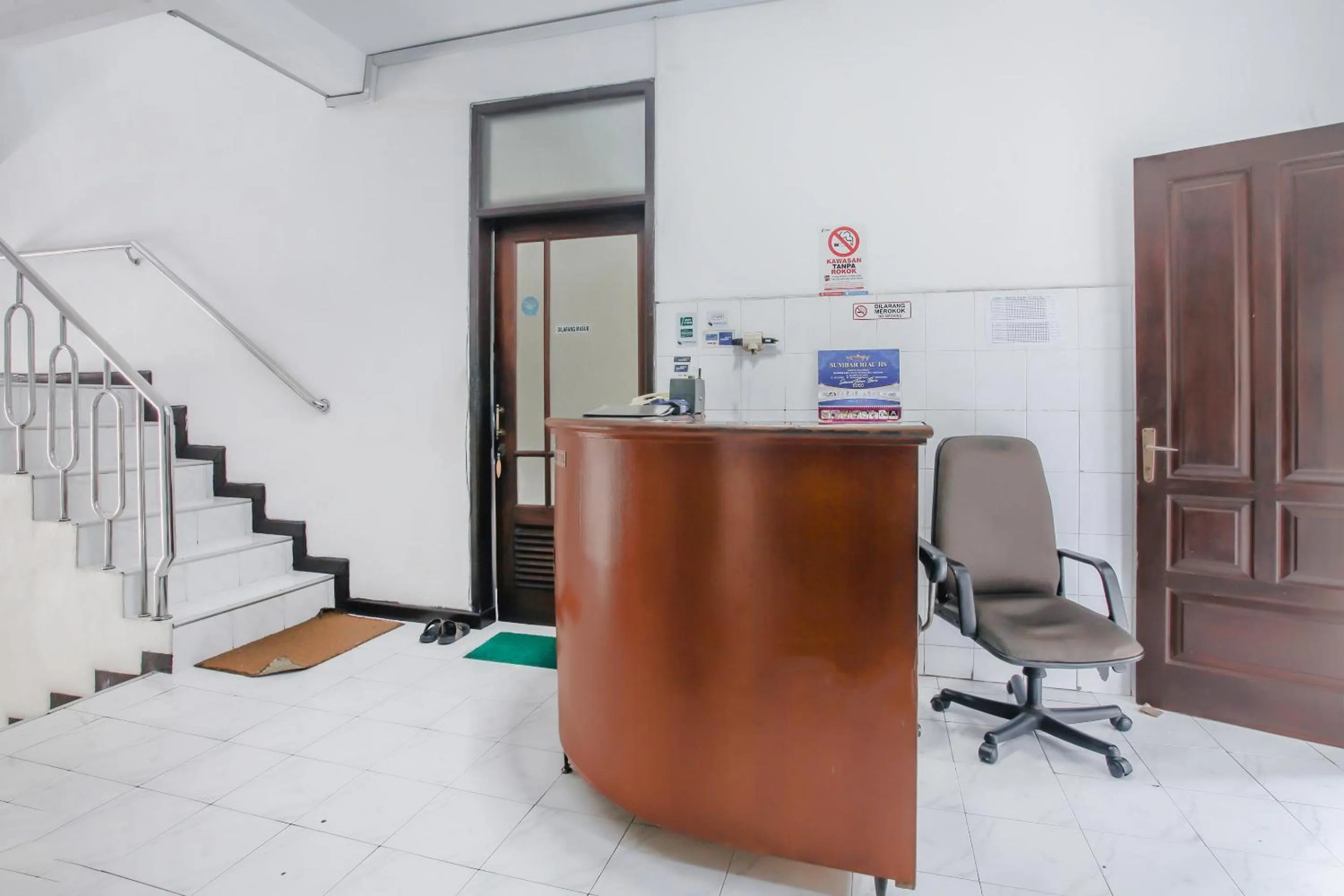 Lobby or reception in OYO Life 90091 Wisma Pakuan Syariah