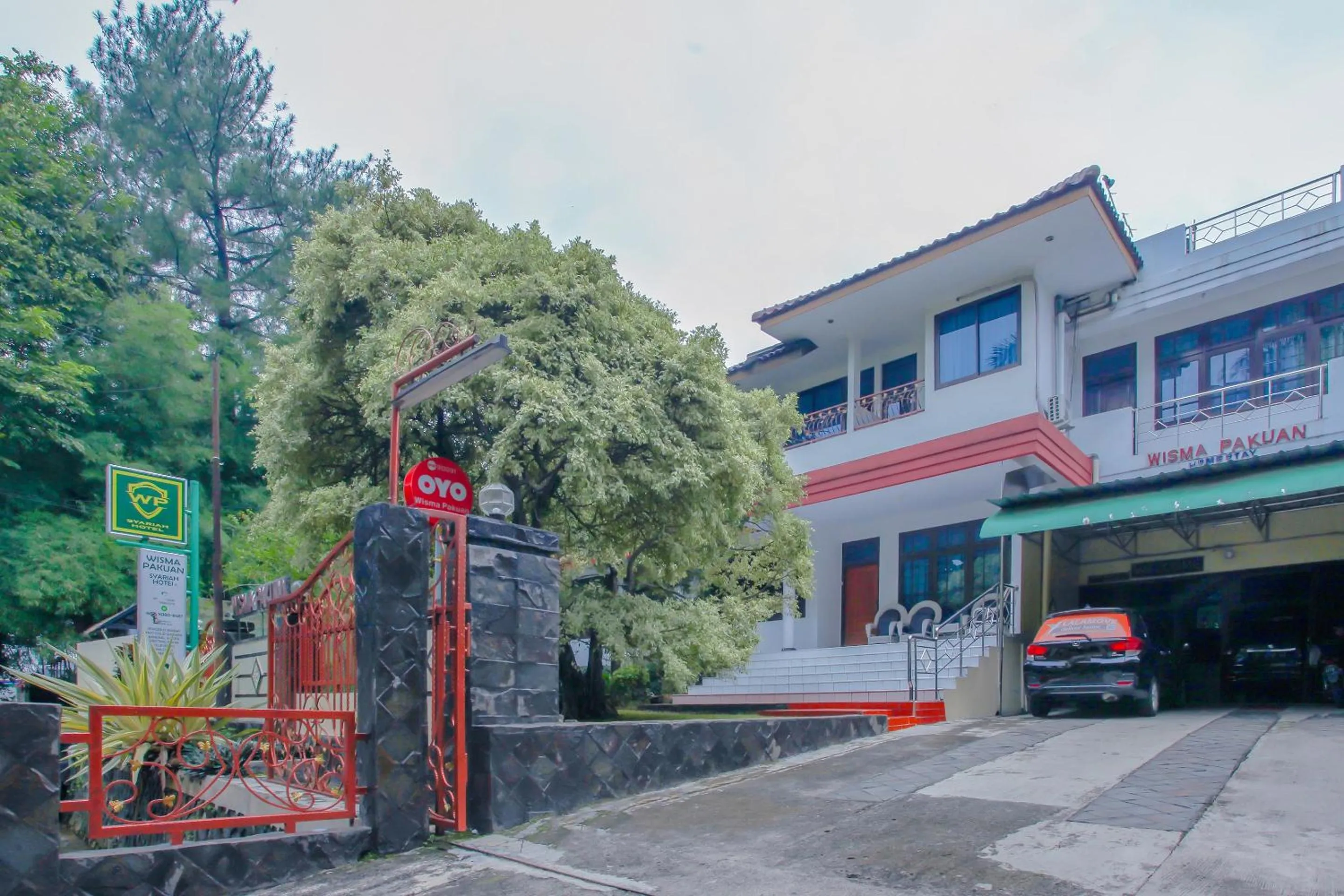 Facade/entrance in OYO Life 90091 Wisma Pakuan Syariah