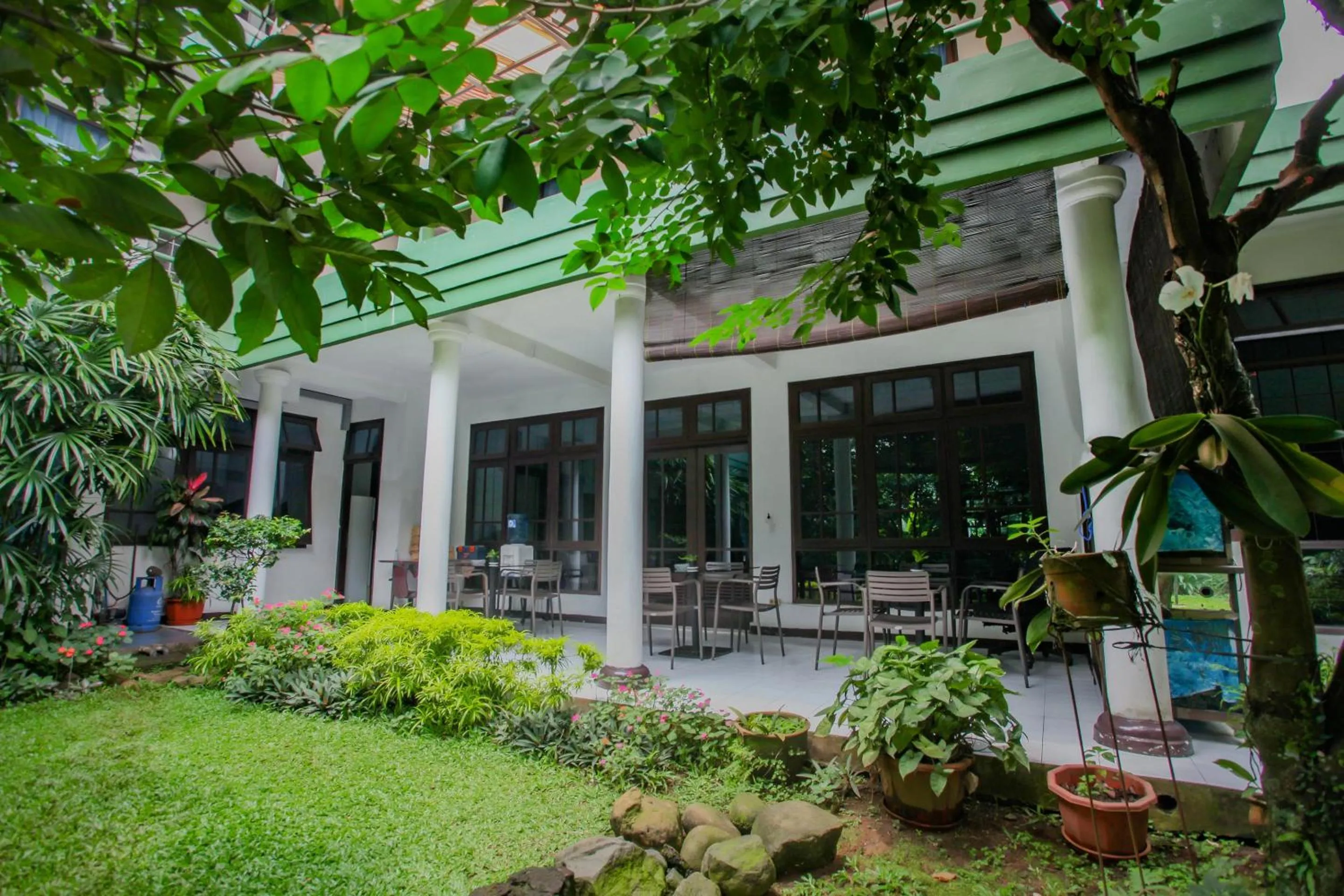 Lobby or reception in OYO Life 90091 Wisma Pakuan Syariah