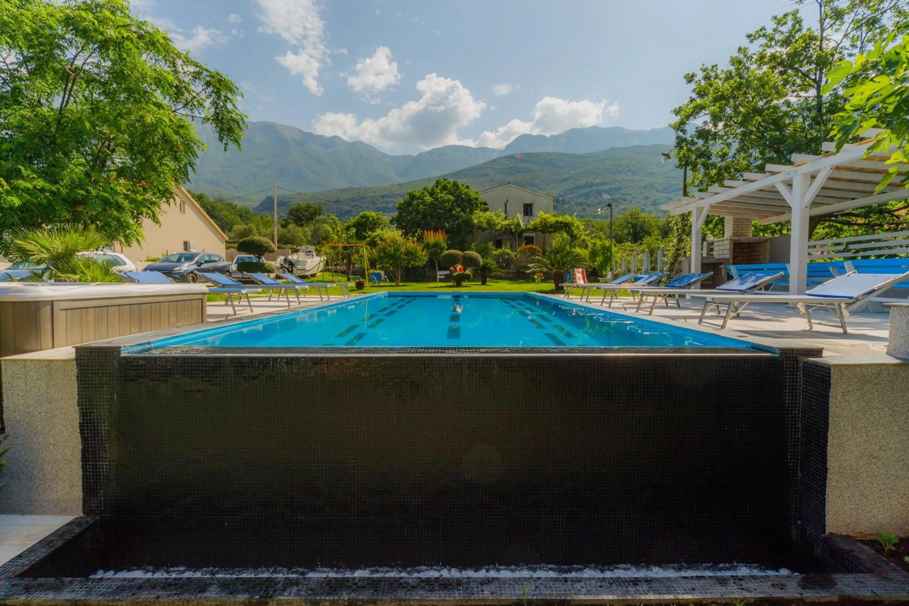 Hot Tub in Apartmani Novaković