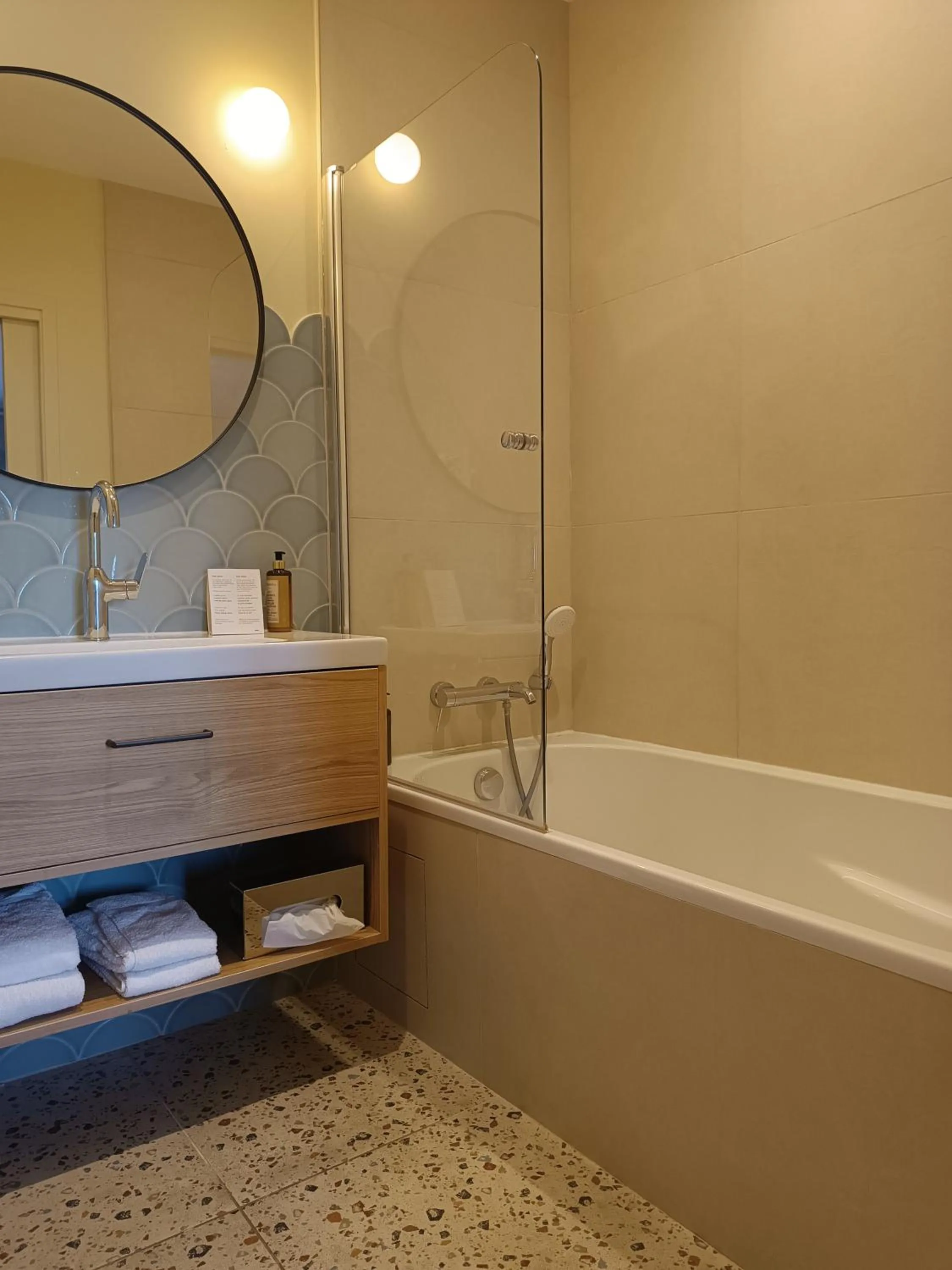 Bathroom in Les Galets Hôtel et B&B