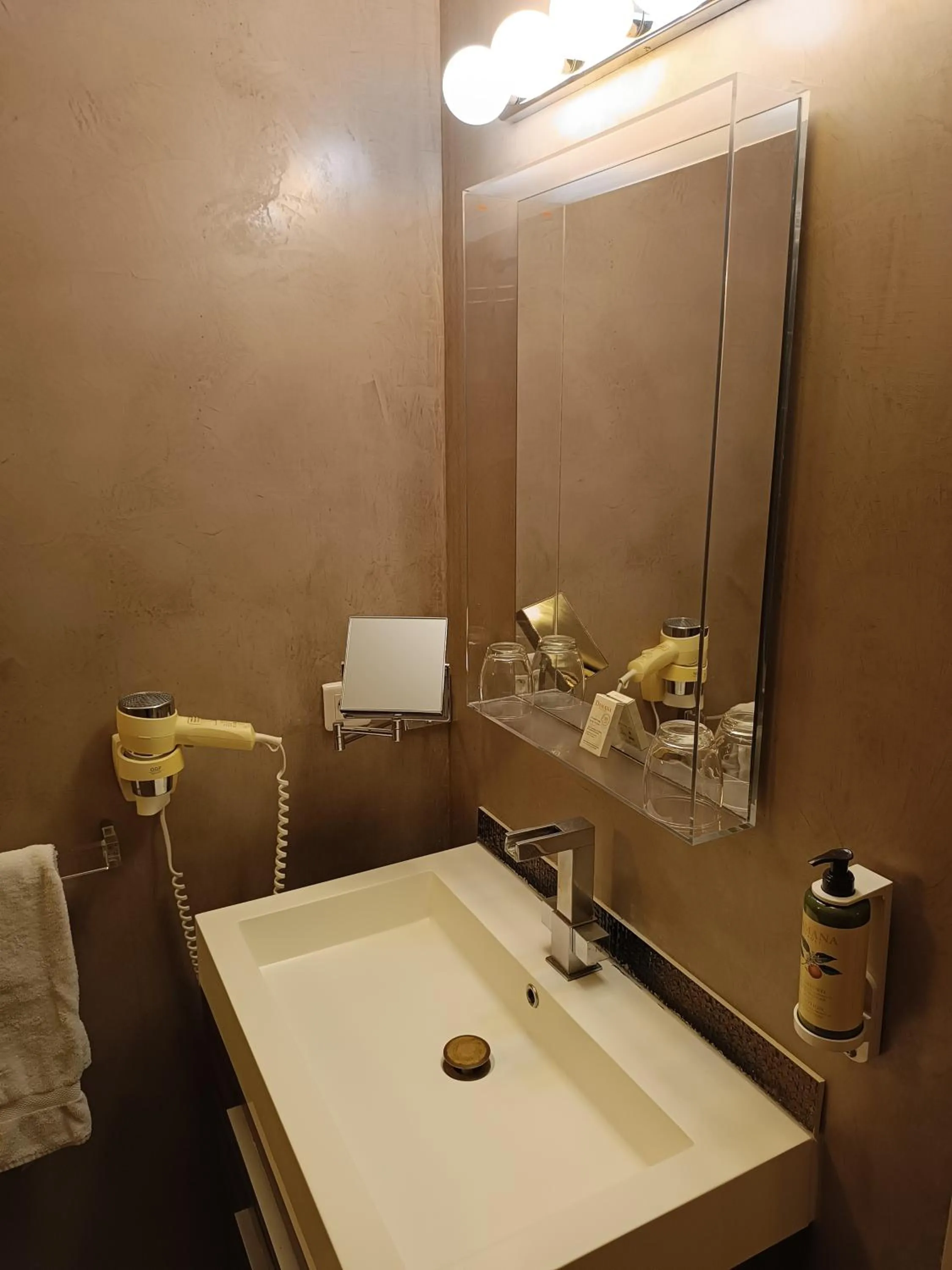 Bathroom in Les Galets Hôtel et B&B