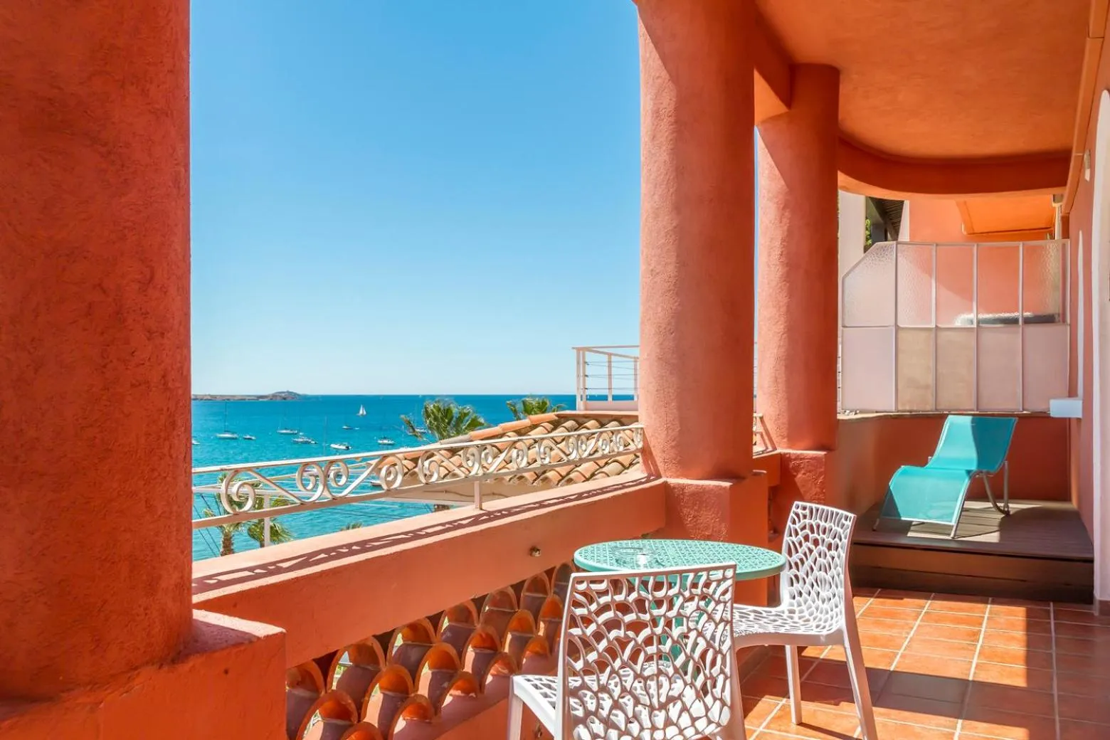 Balcony/Terrace in Les Galets Hôtel et B&B
