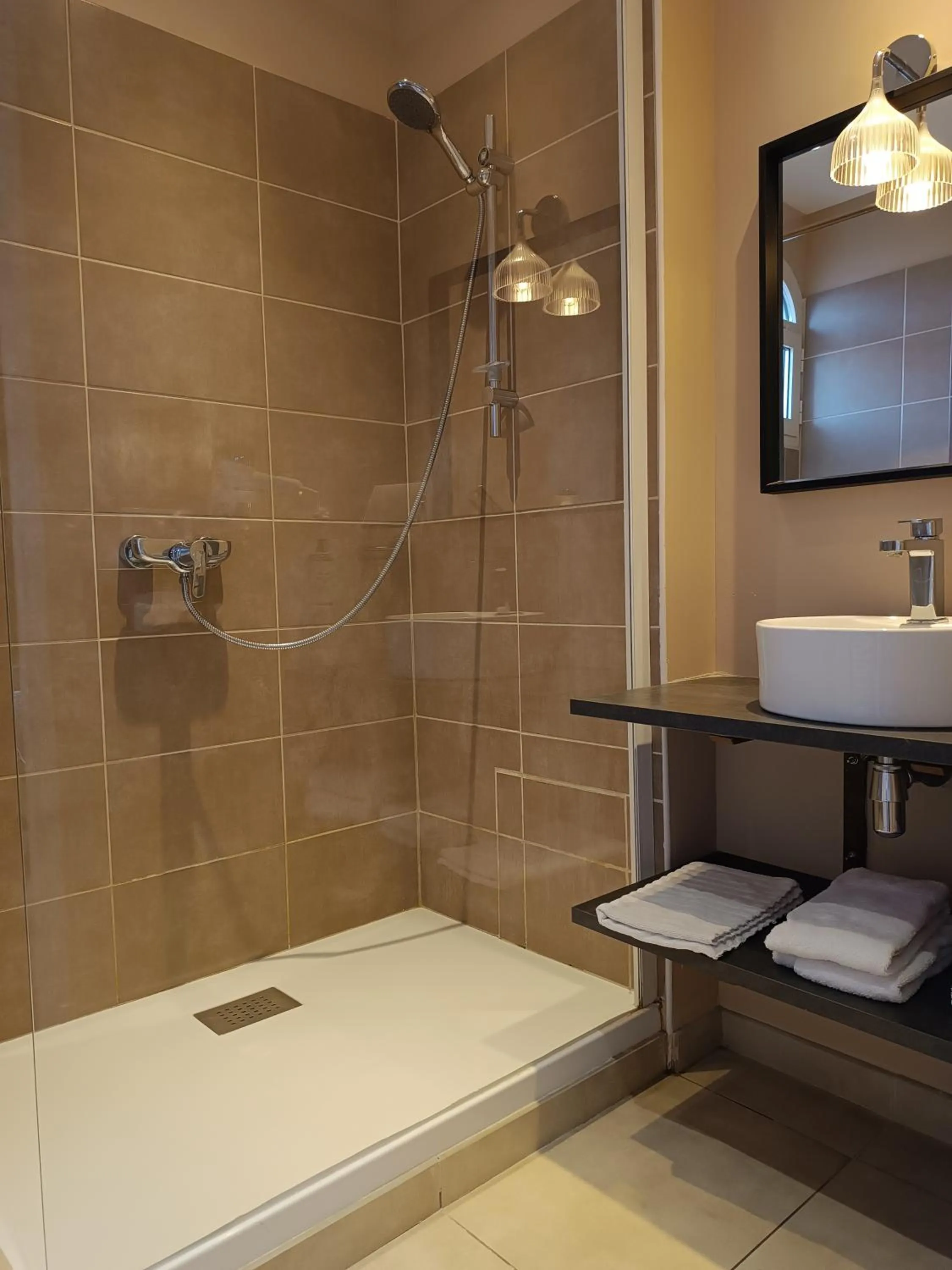 Bathroom in Les Galets Hôtel et B&B