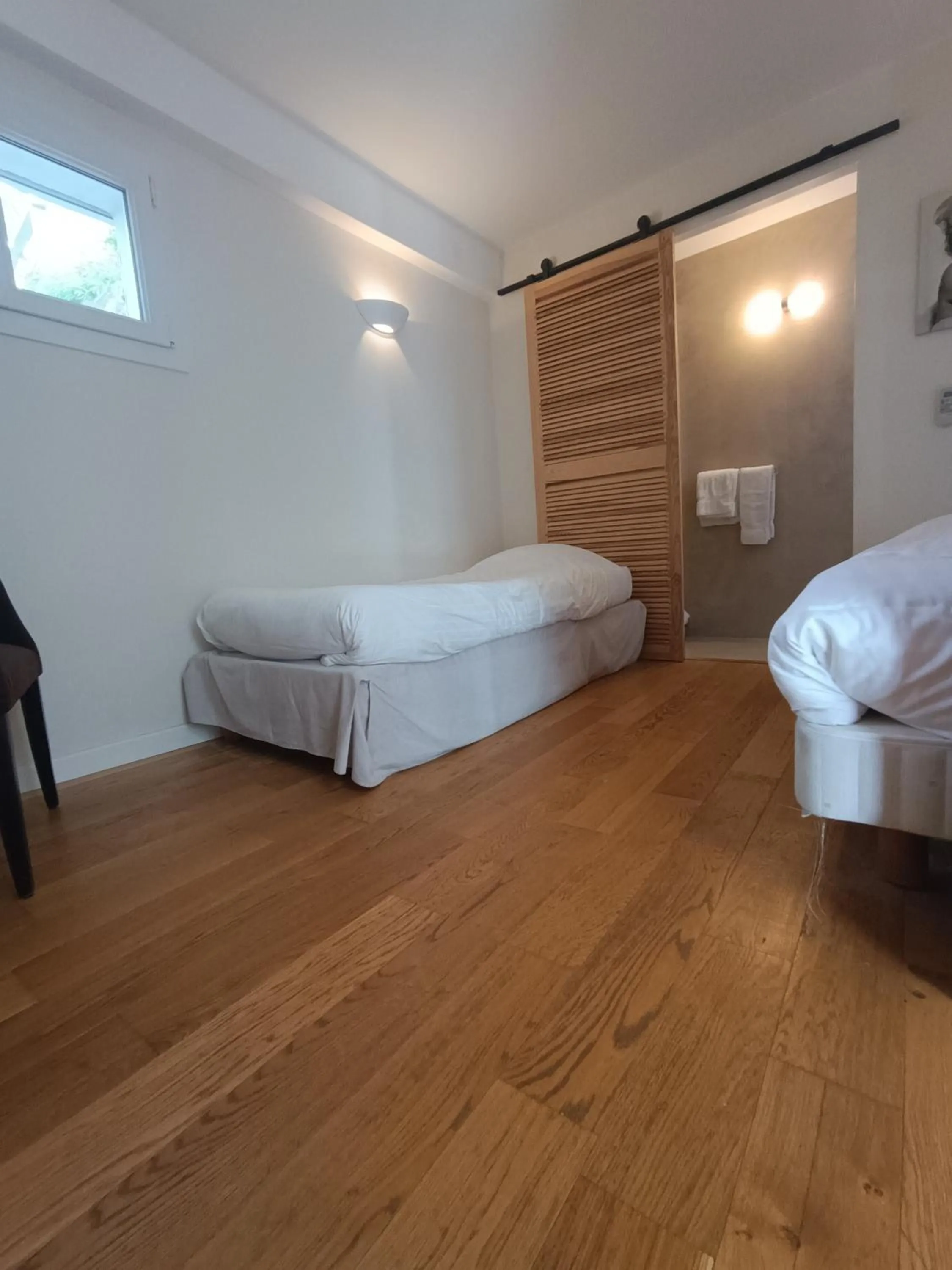 Bedroom, Bed in Les Galets Hôtel et B&B