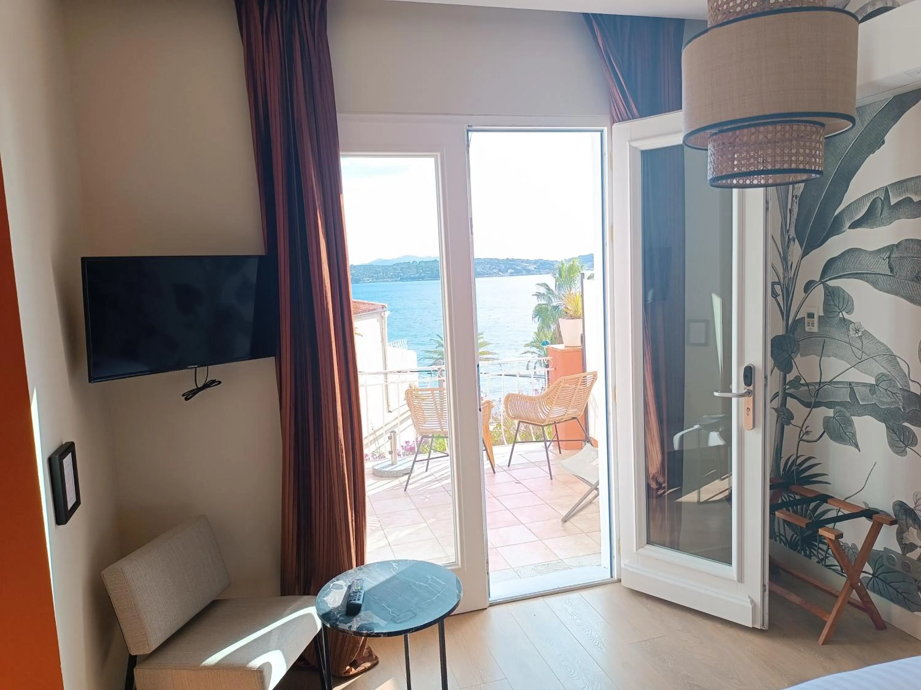 Photo of the whole room in Les Galets Hôtel et B&B