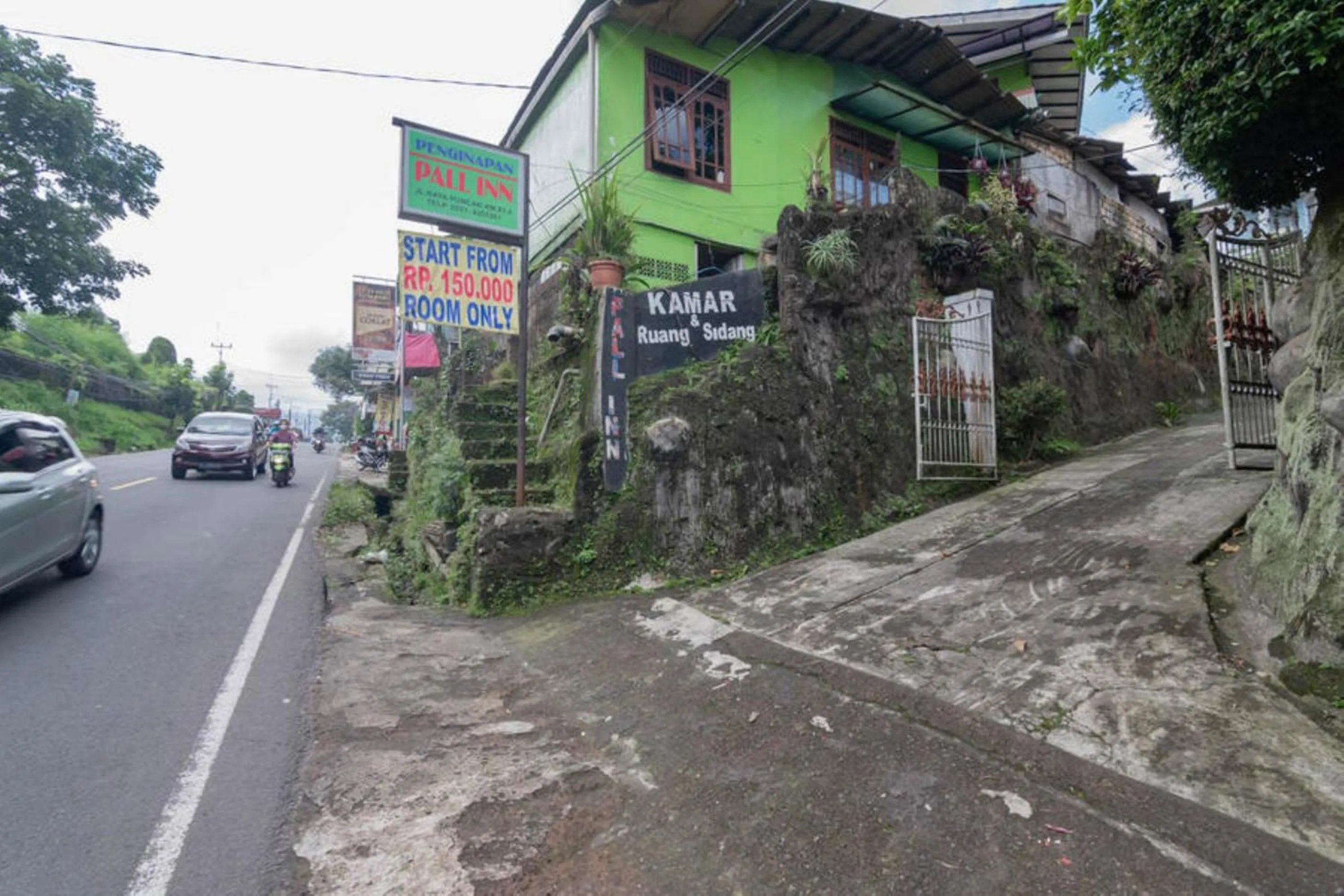 Property building in Pall Inn Puncak Mitra RedDoorz