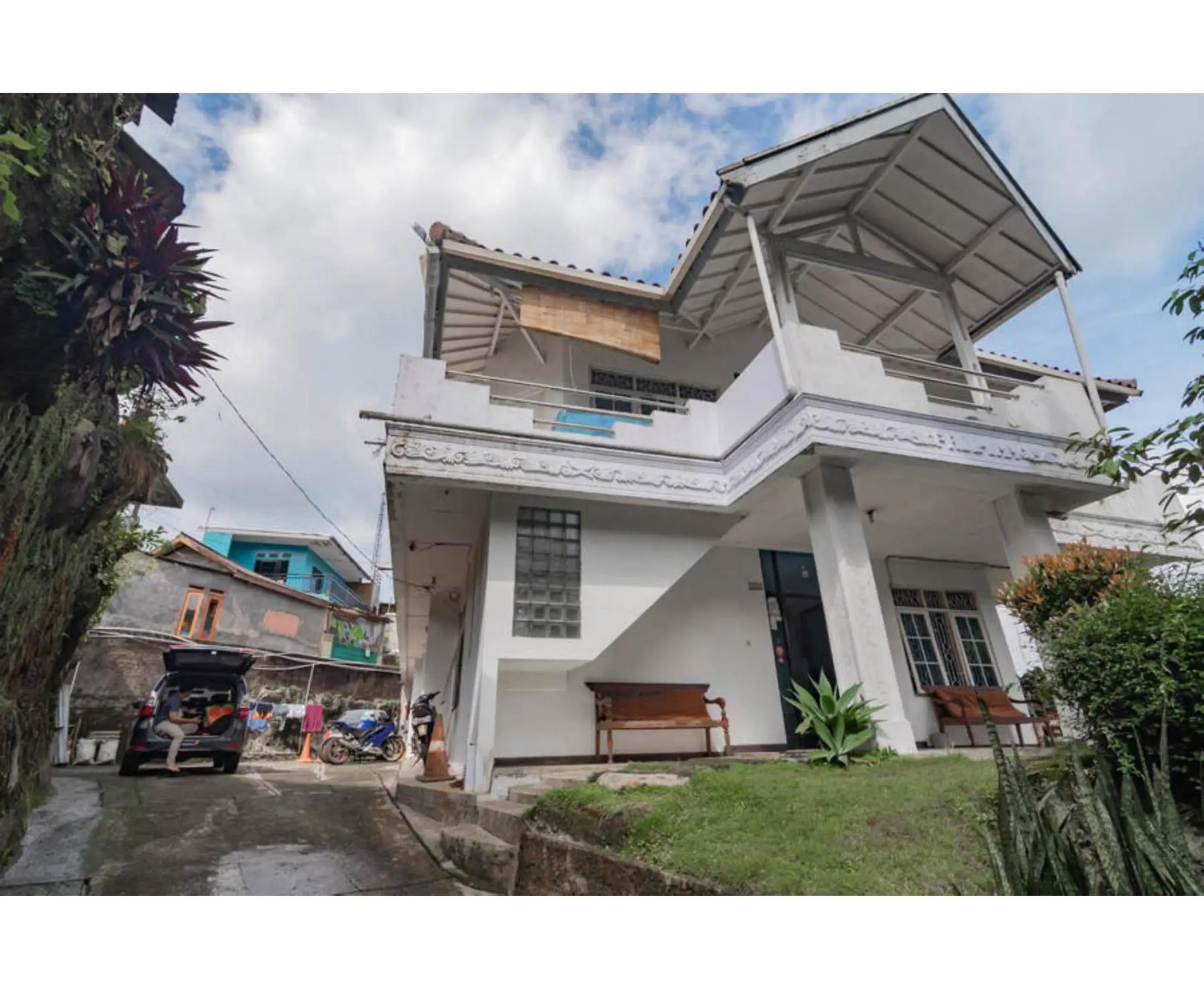 Property building in Pall Inn Puncak Mitra RedDoorz Property building in Pall Inn Puncak Mitra RedDoorz