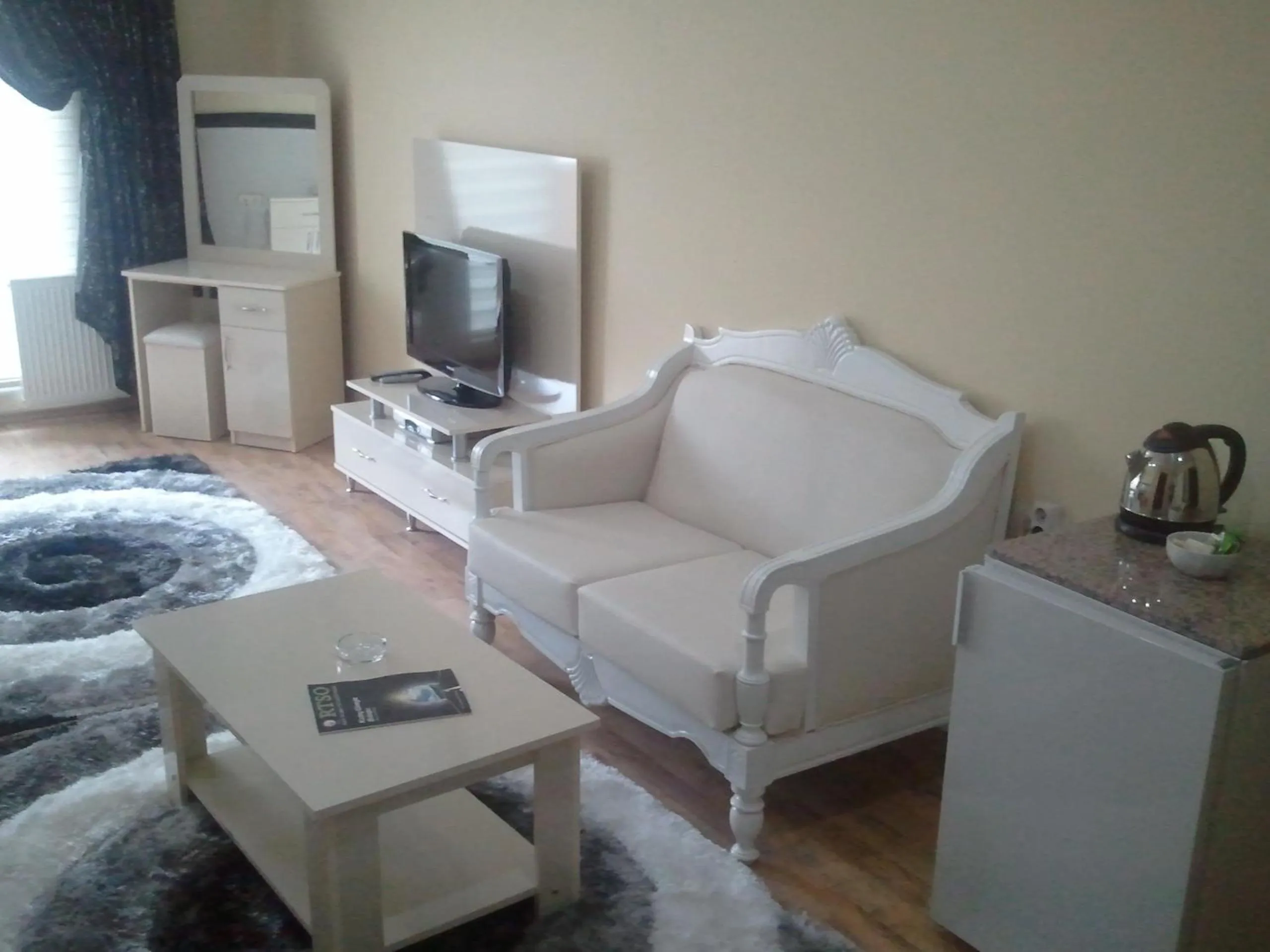 Photo of the whole room in Cmr Aydogan Hotel