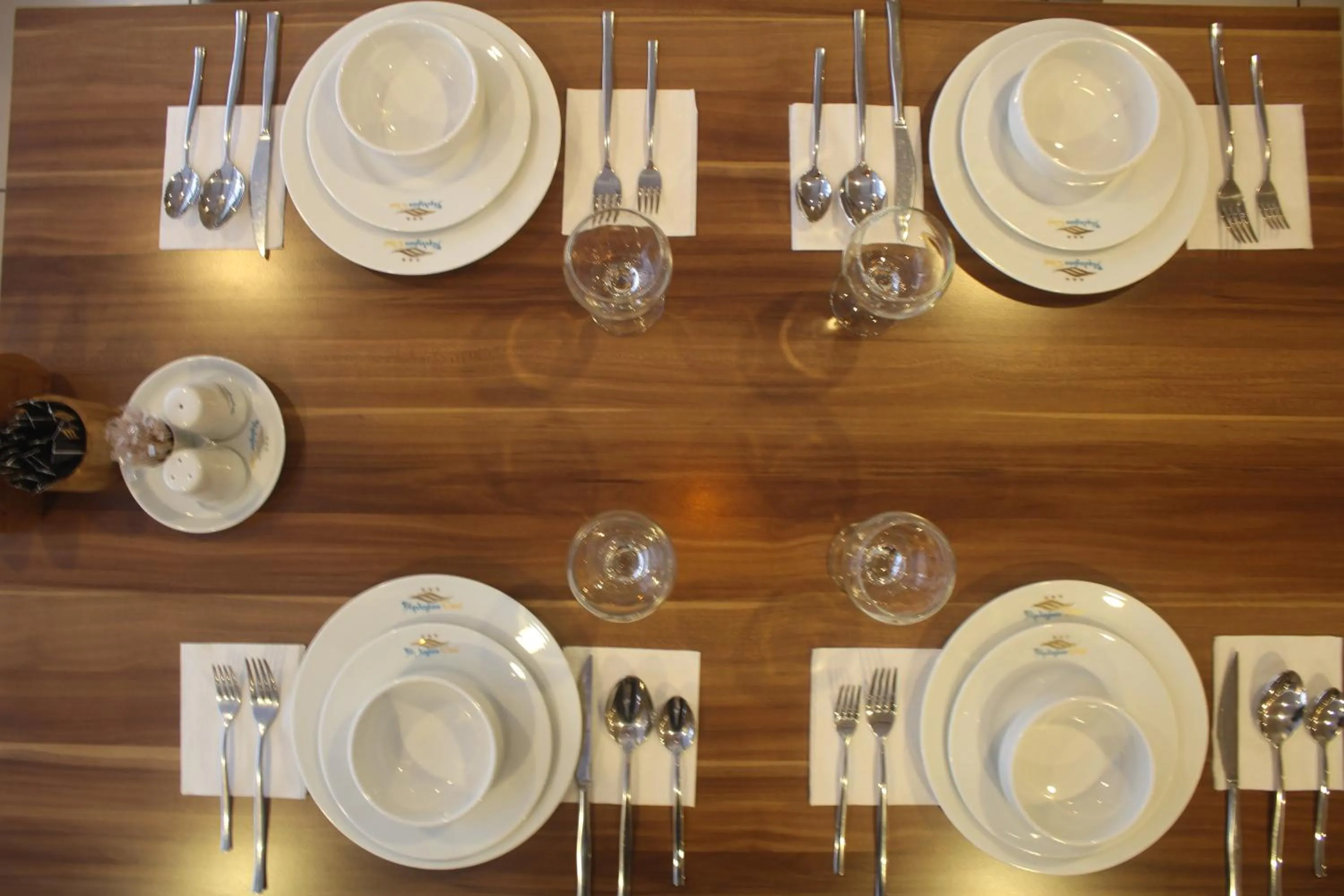 Restaurant/places to eat in Cmr Aydogan Hotel