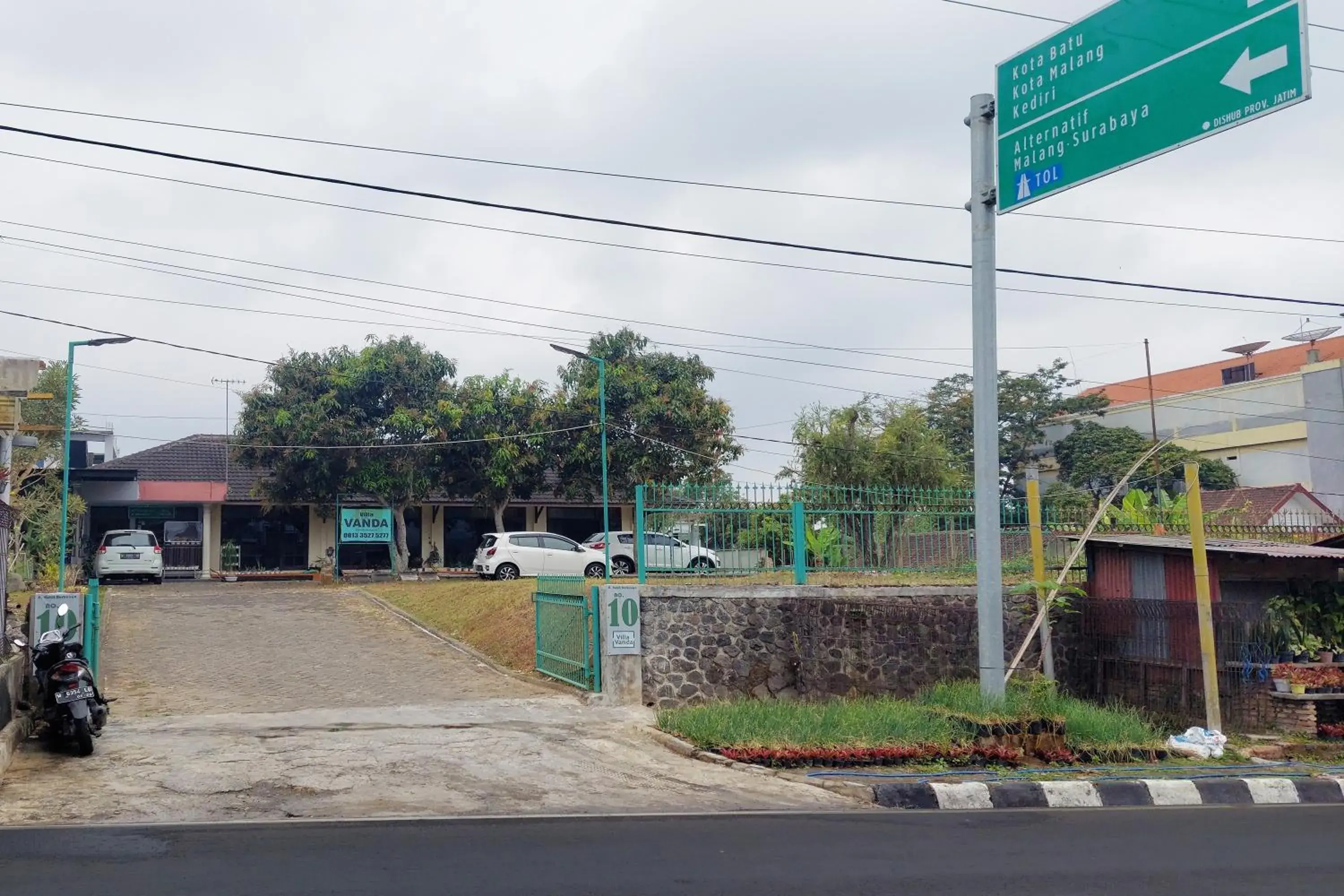 Street view in Vanda Villa Batu Street view in Vanda Villa Batu