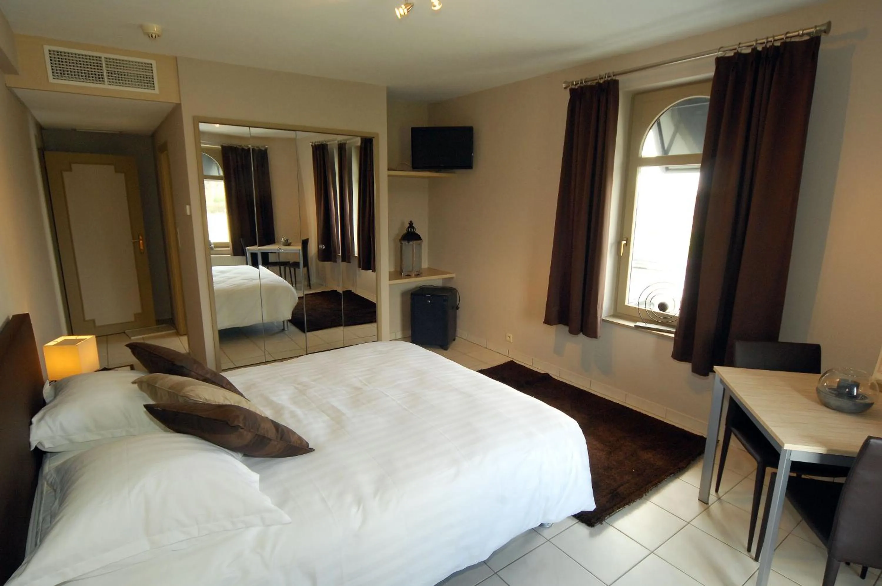 Bedroom, Bed in Hôtel Le Saint Loup