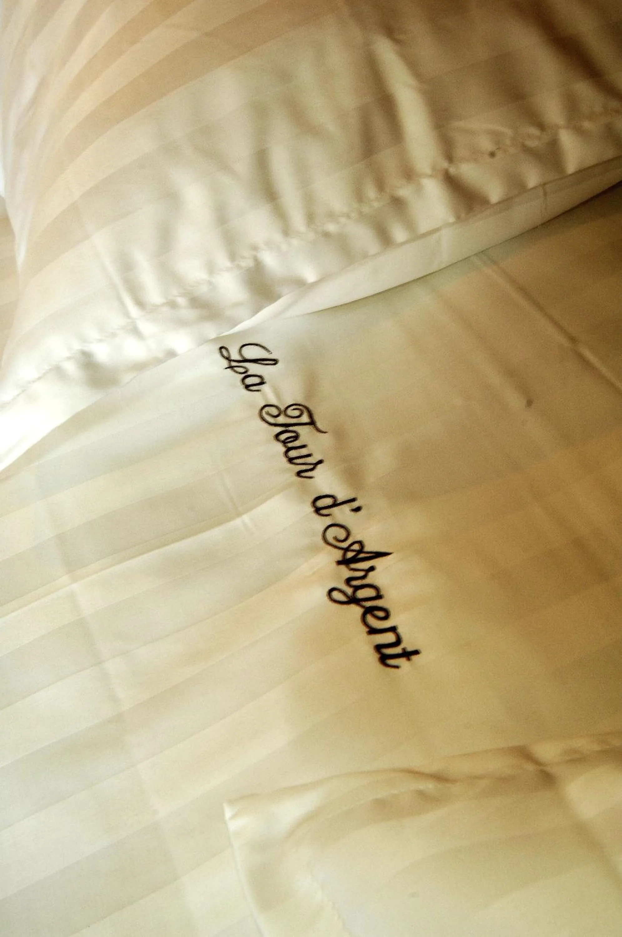 Decorative detail, Bed in Hôtel Le Saint Loup