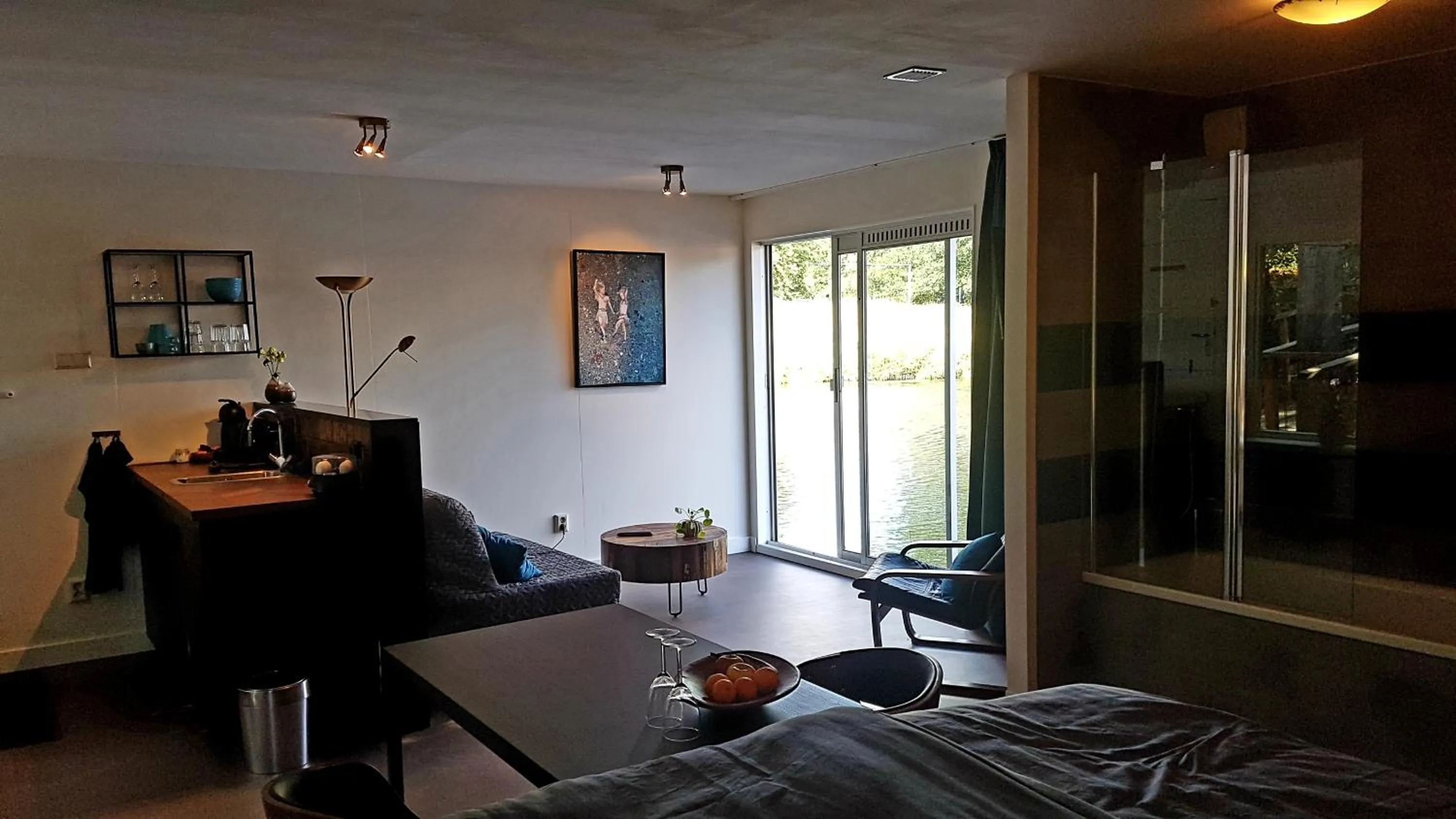 Living room, Bed in B&B De Leeuw