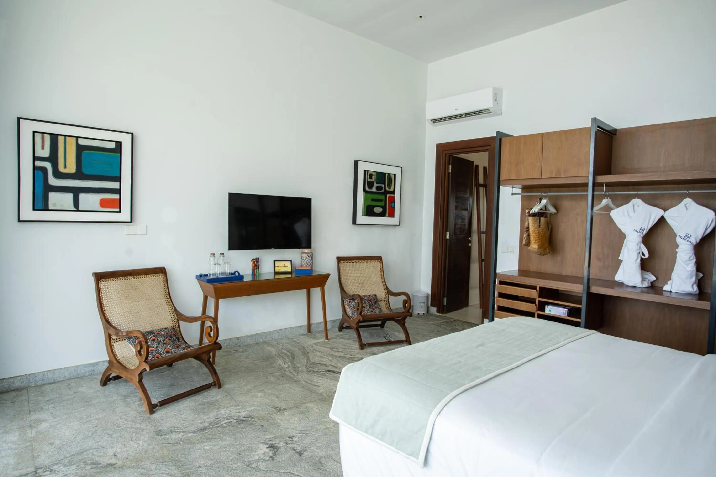 Seating area, Bed in Sielen Diva